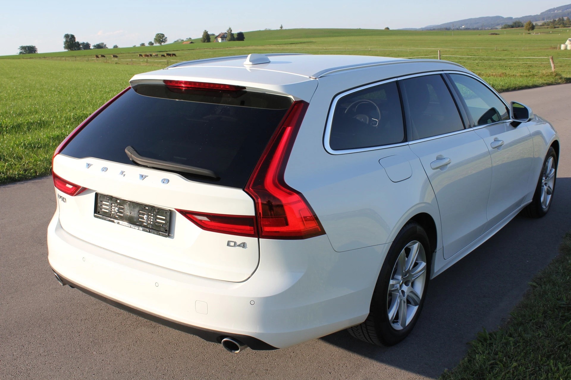 VOLVO V90 D4 Geartronic-image-2