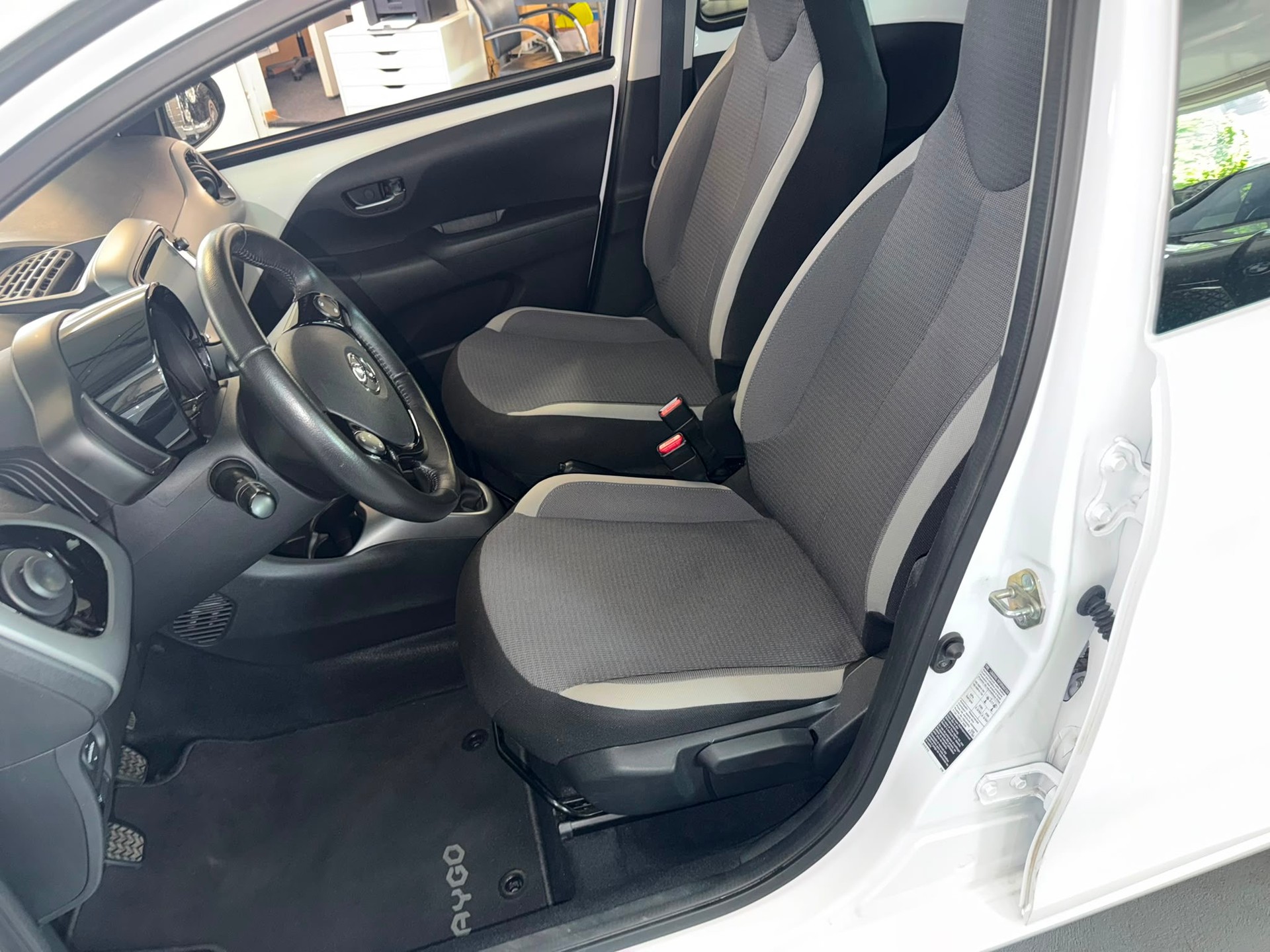 TOYOTA Aygo 1.0 VVT-i x-play-image-7