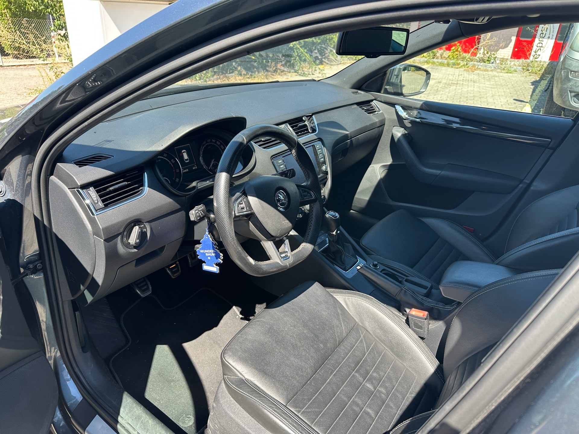 SKODA Octavia Combi 2.0 TSI RS-image-8