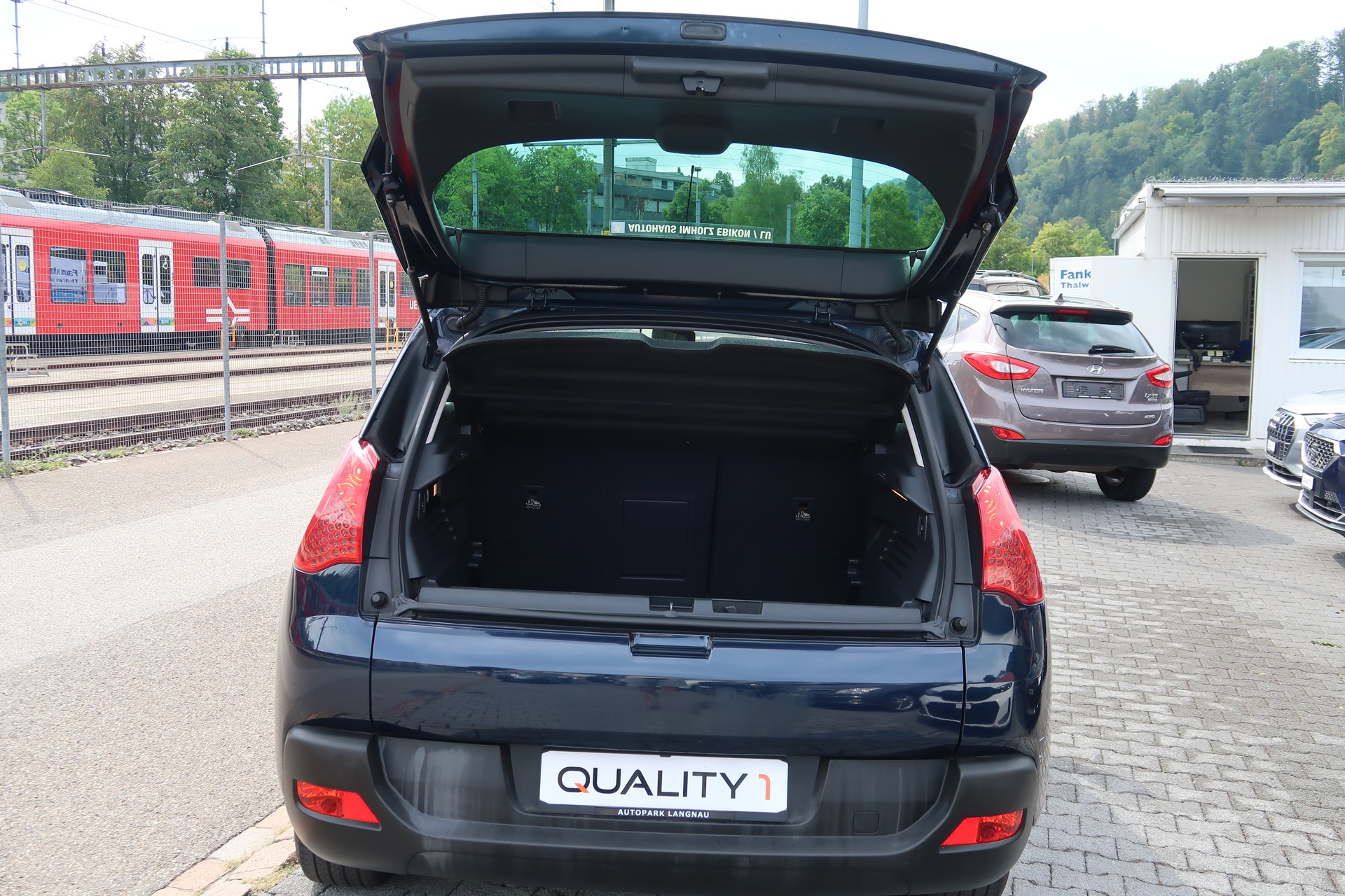 PEUGEOT 3008 1.6 16V T Sport Pack-image-12