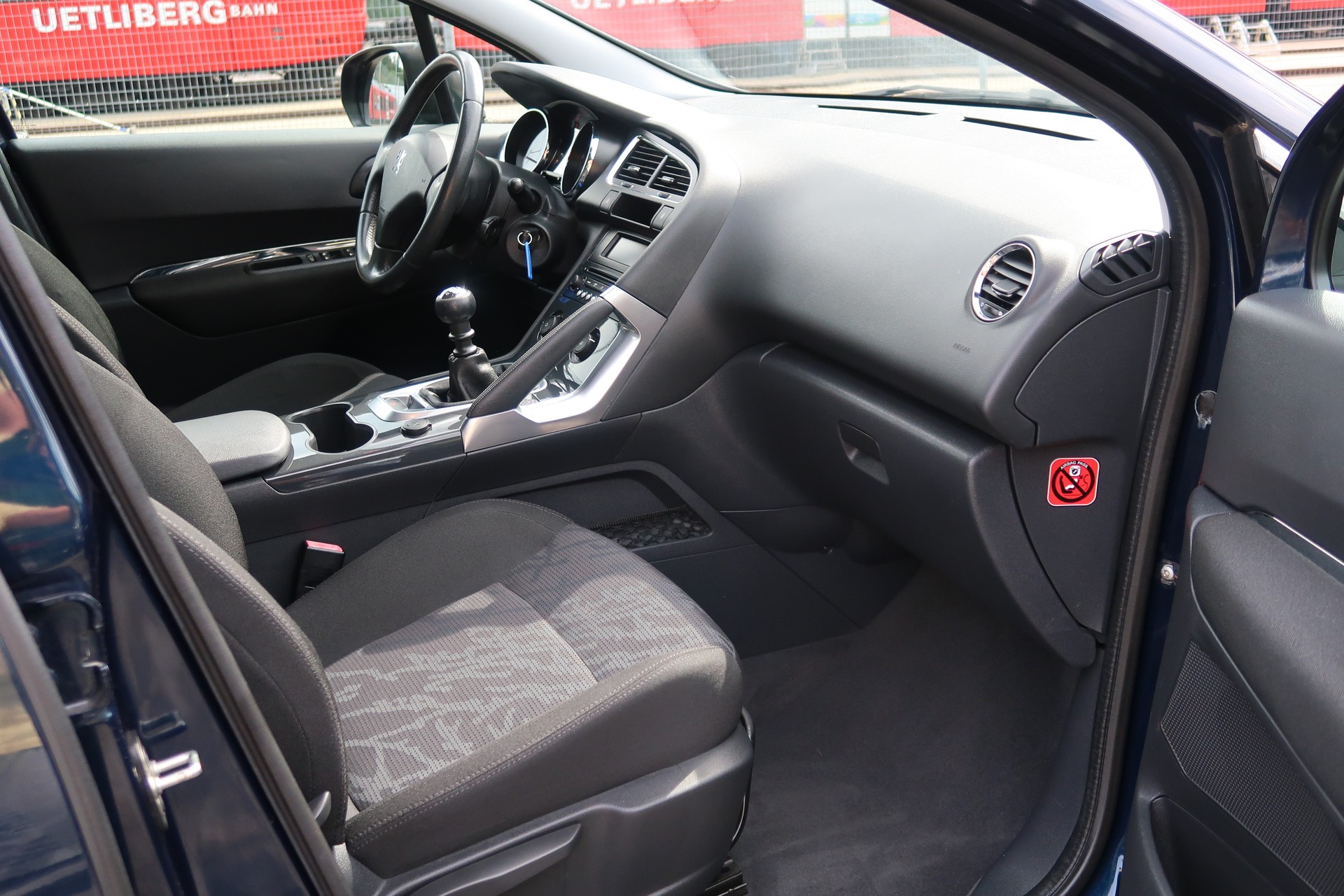 PEUGEOT 3008 1.6 16V T Sport Pack-image-9