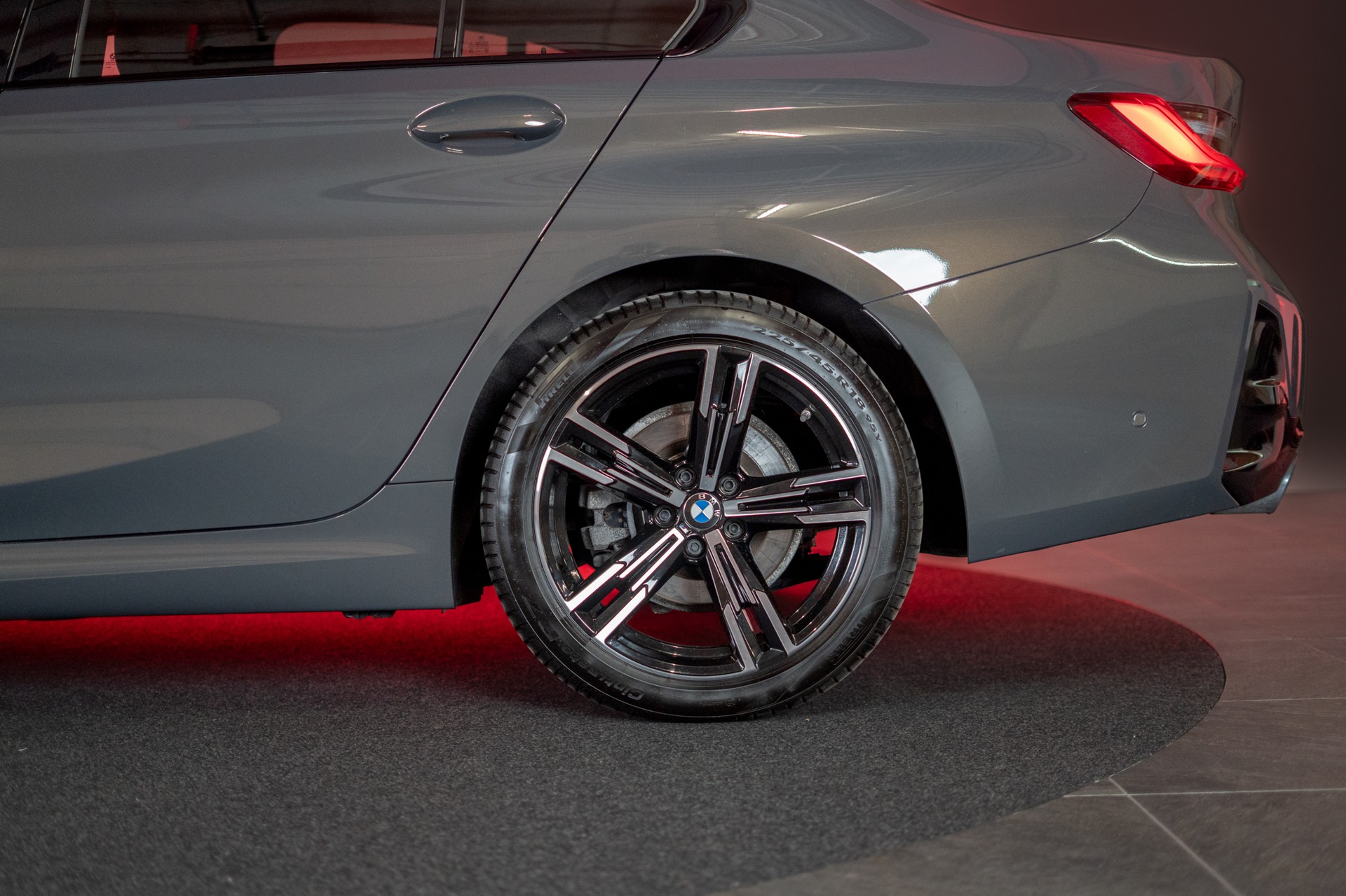 BMW 320i M Sport SAG / 360°Kamera / HeadUp / el.Heckklappe-image-31
