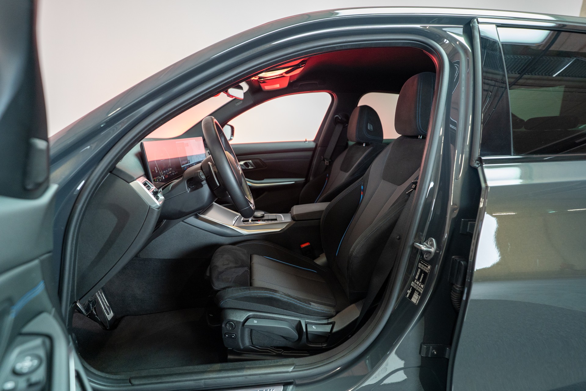 BMW 320i M Sport SAG / 360°Kamera / HeadUp / el.Heckklappe-image-8