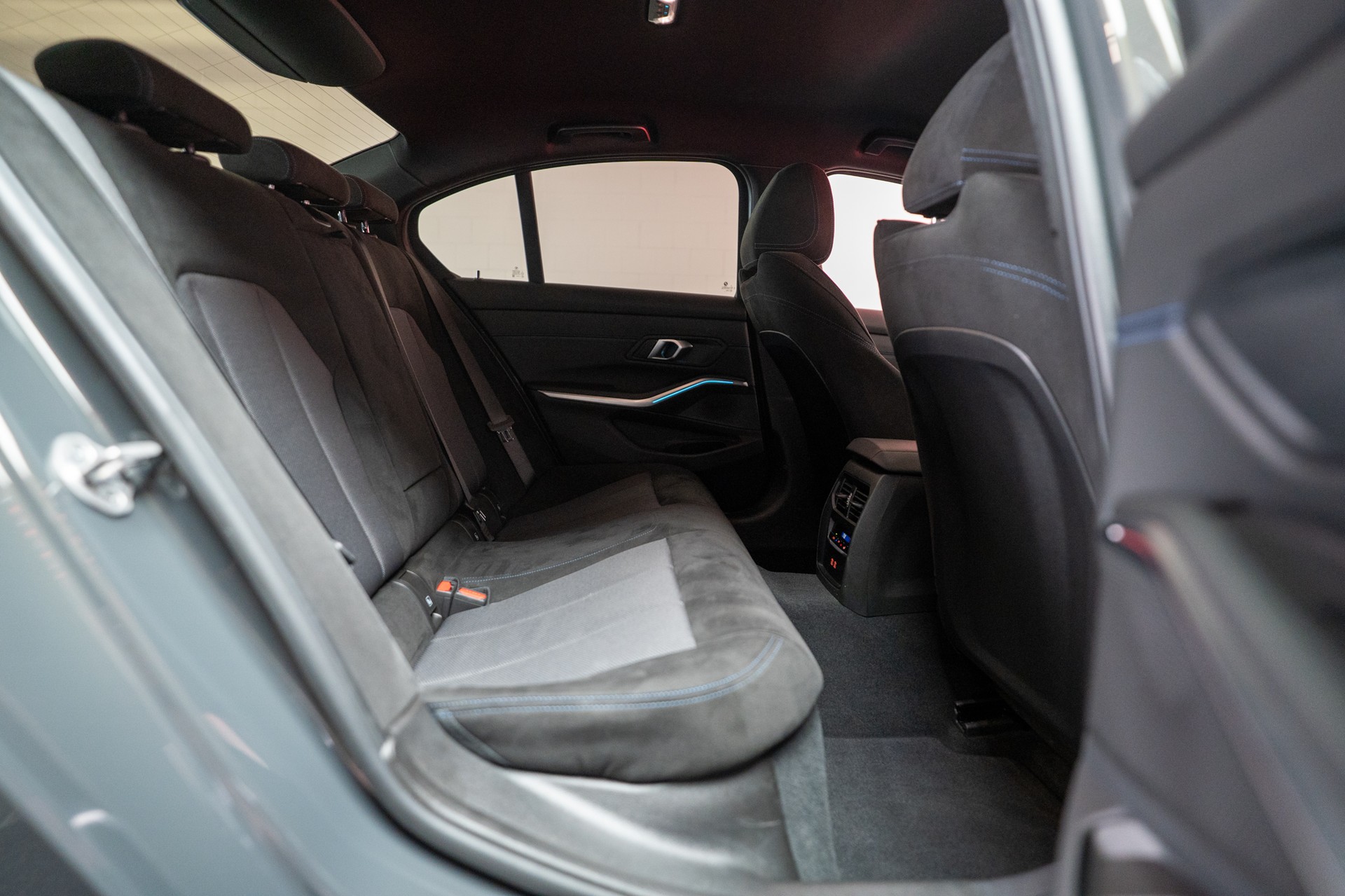 BMW 320i M Sport SAG / 360°Kamera / HeadUp / el.Heckklappe-image-13