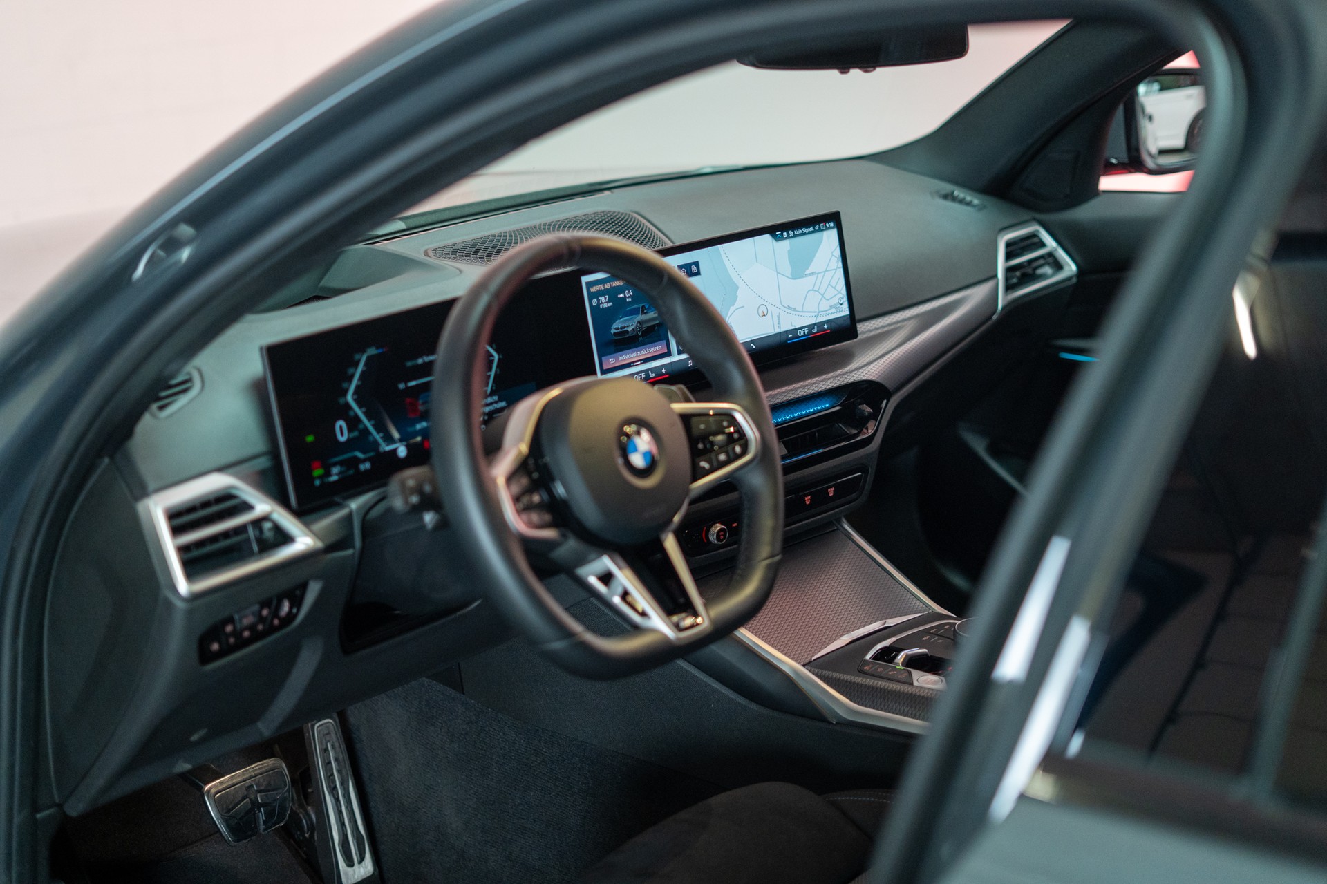 BMW 320i M Sport SAG / 360°Kamera / HeadUp / el.Heckklappe-image-9