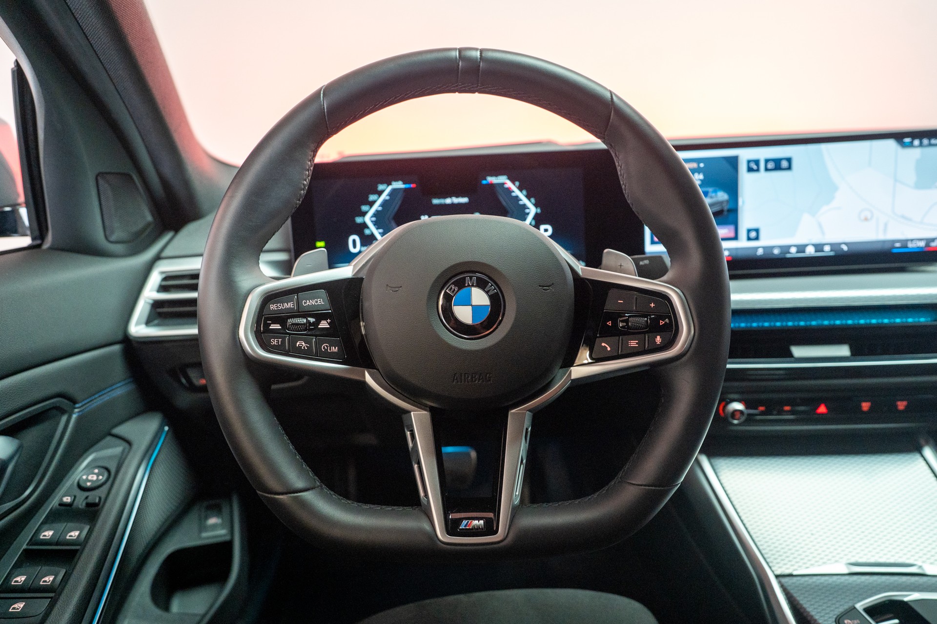 BMW 320i M Sport SAG / 360°Kamera / HeadUp / el.Heckklappe-image-18