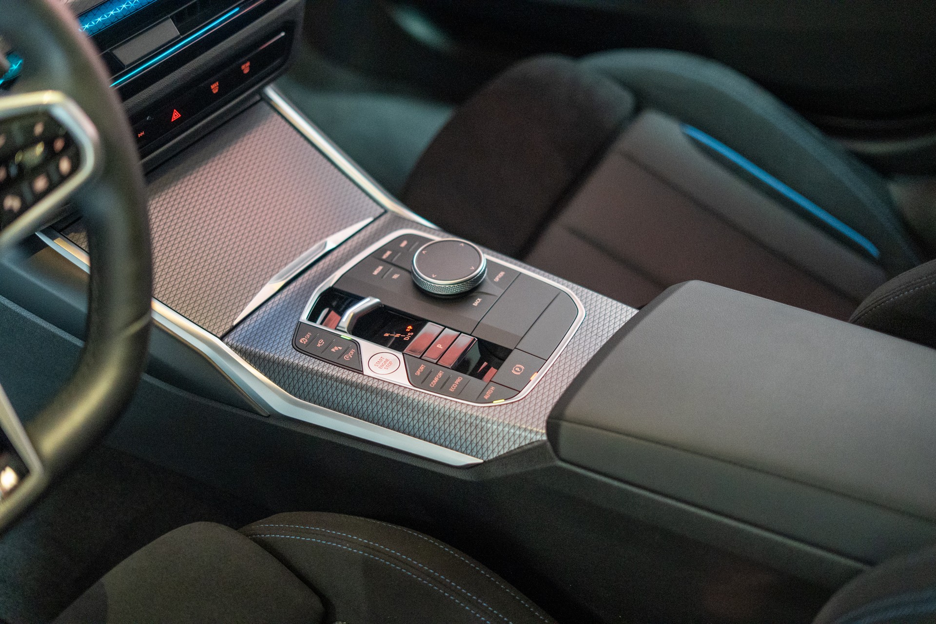 BMW 320i M Sport SAG / 360°Kamera / HeadUp / el.Heckklappe-image-11