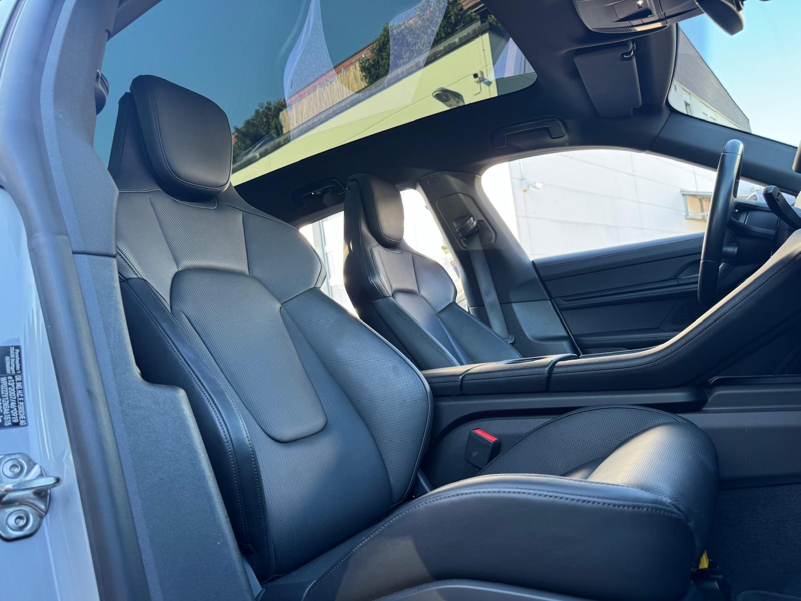 PORSCHE Taycan 4 Cross Turismo-image-15