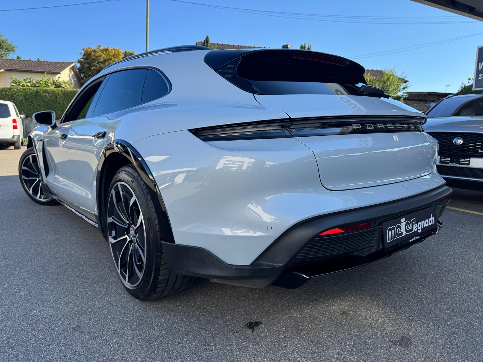 PORSCHE Taycan 4 Cross Turismo-image-6