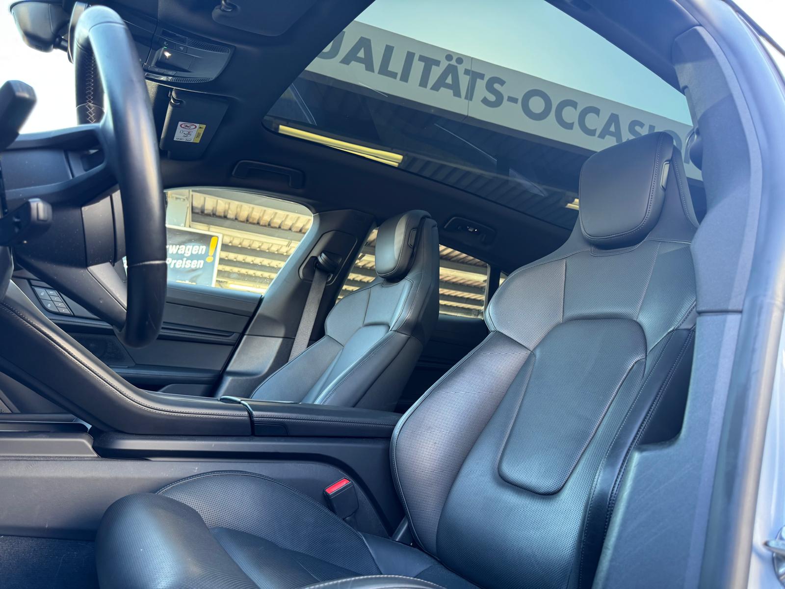 PORSCHE Taycan 4 Cross Turismo-image-14