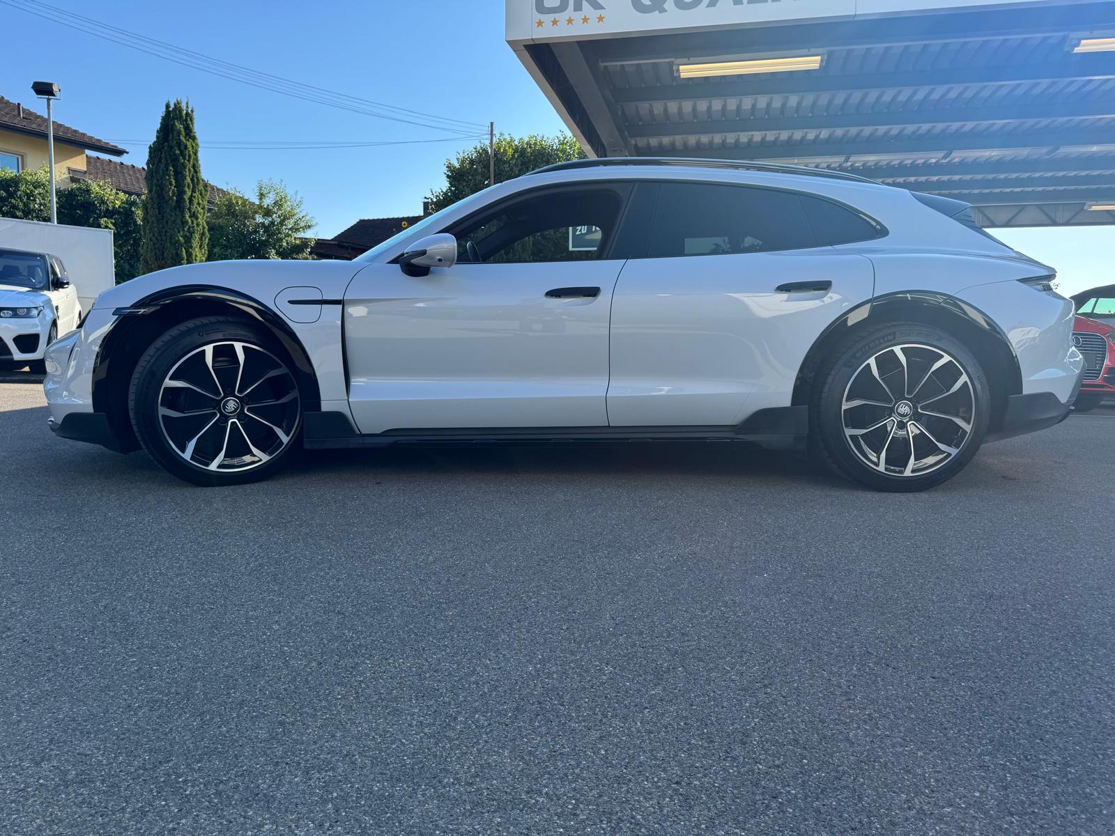 PORSCHE Taycan 4 Cross Turismo-image-3