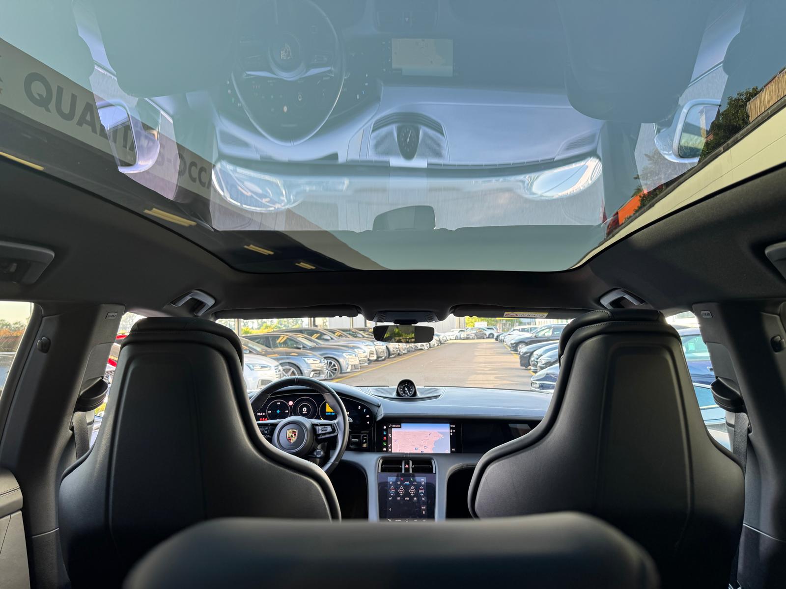 PORSCHE Taycan 4 Cross Turismo-image-9