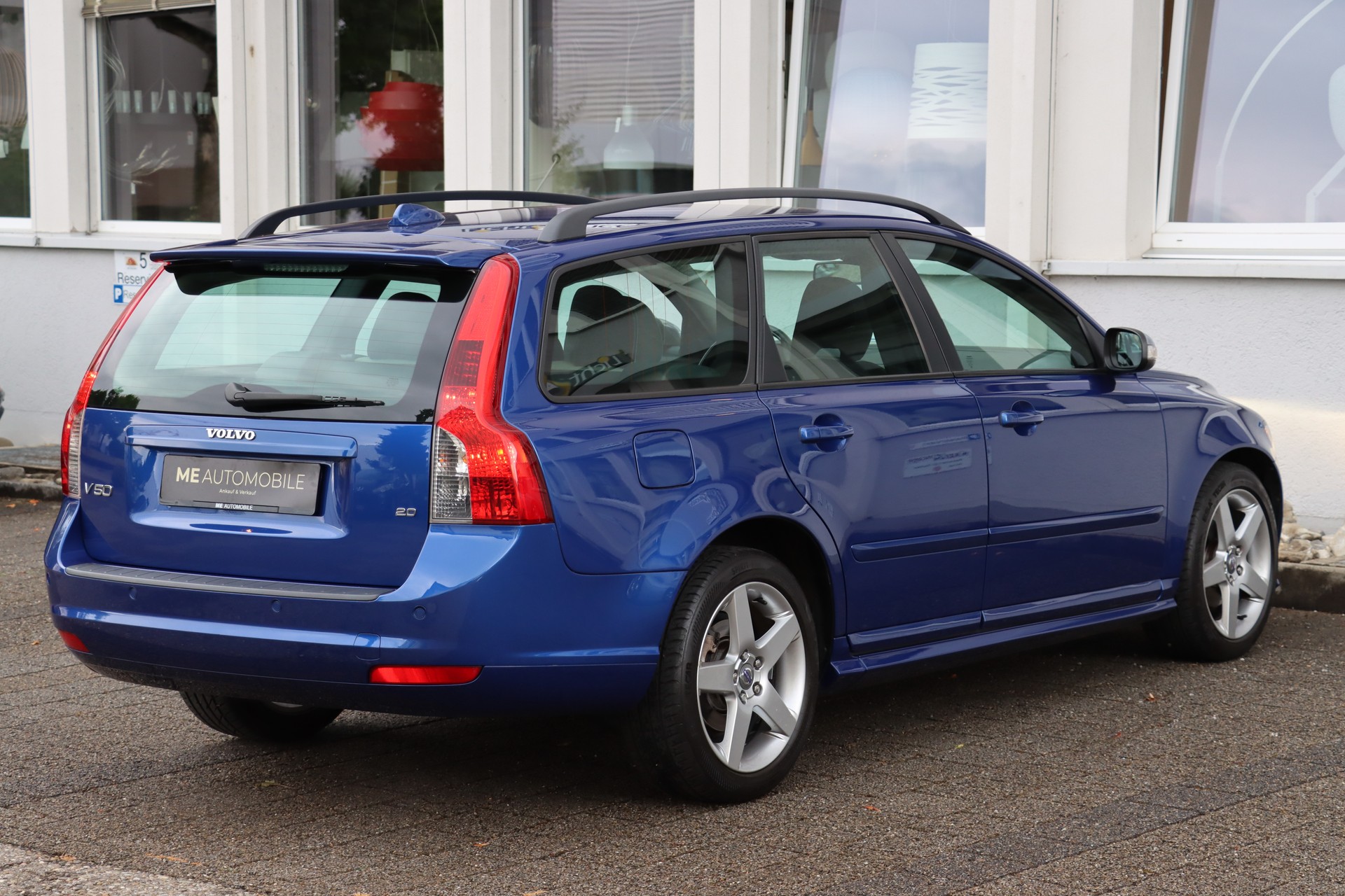 VOLVO V50 2.0 Momentum R-Design-image-2