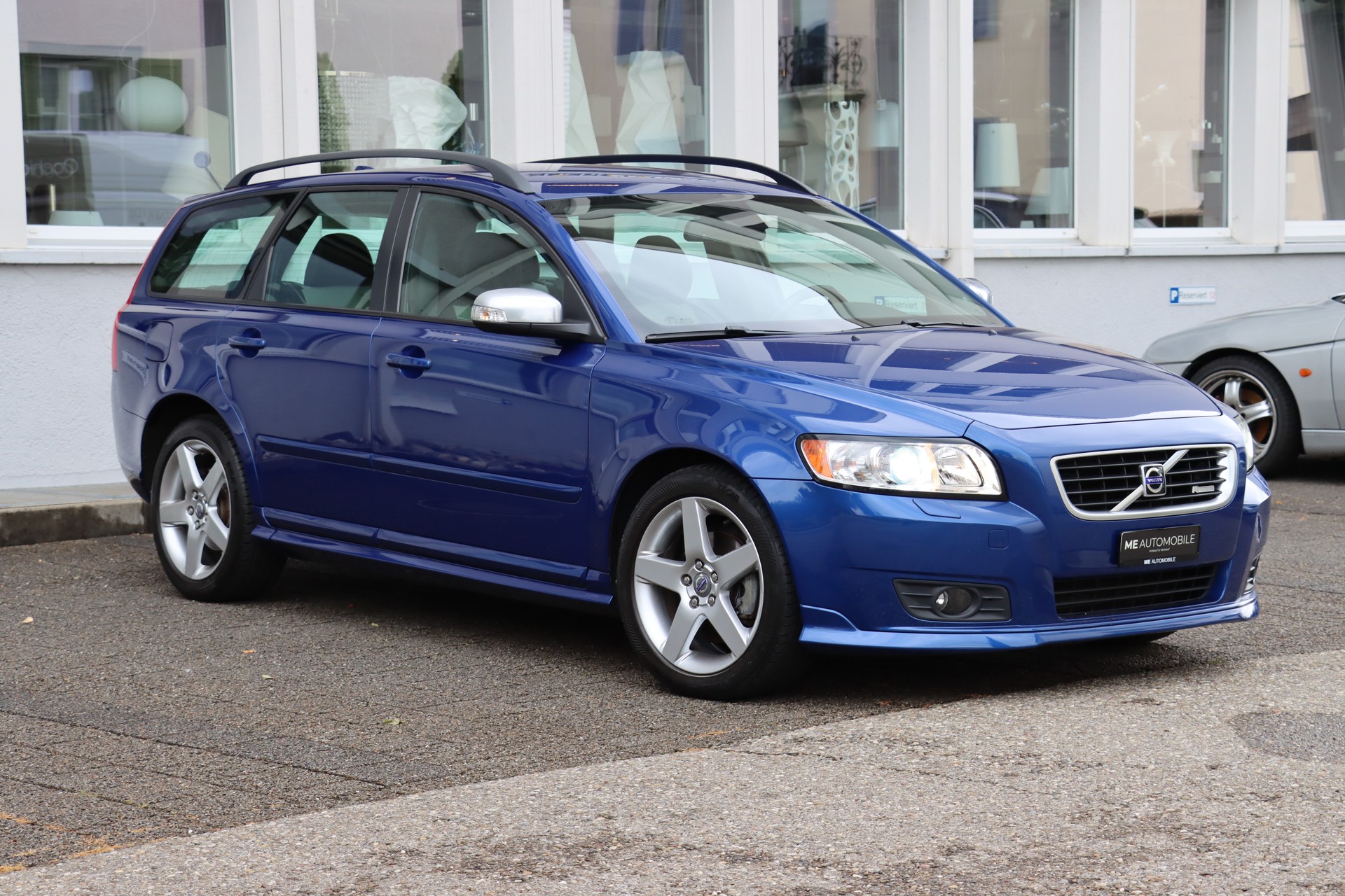 VOLVO V50 2.0 Momentum R-Design-image-1
