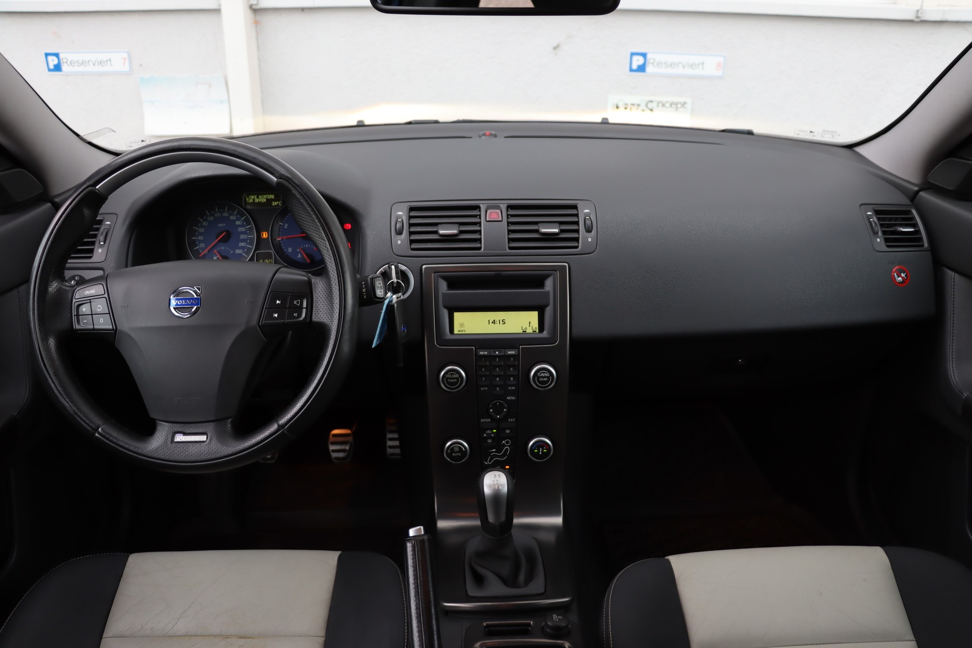 VOLVO V50 2.0 Momentum R-Design-image-4