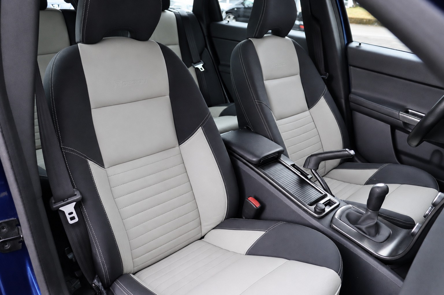 VOLVO V50 2.0 Momentum R-Design-image-5