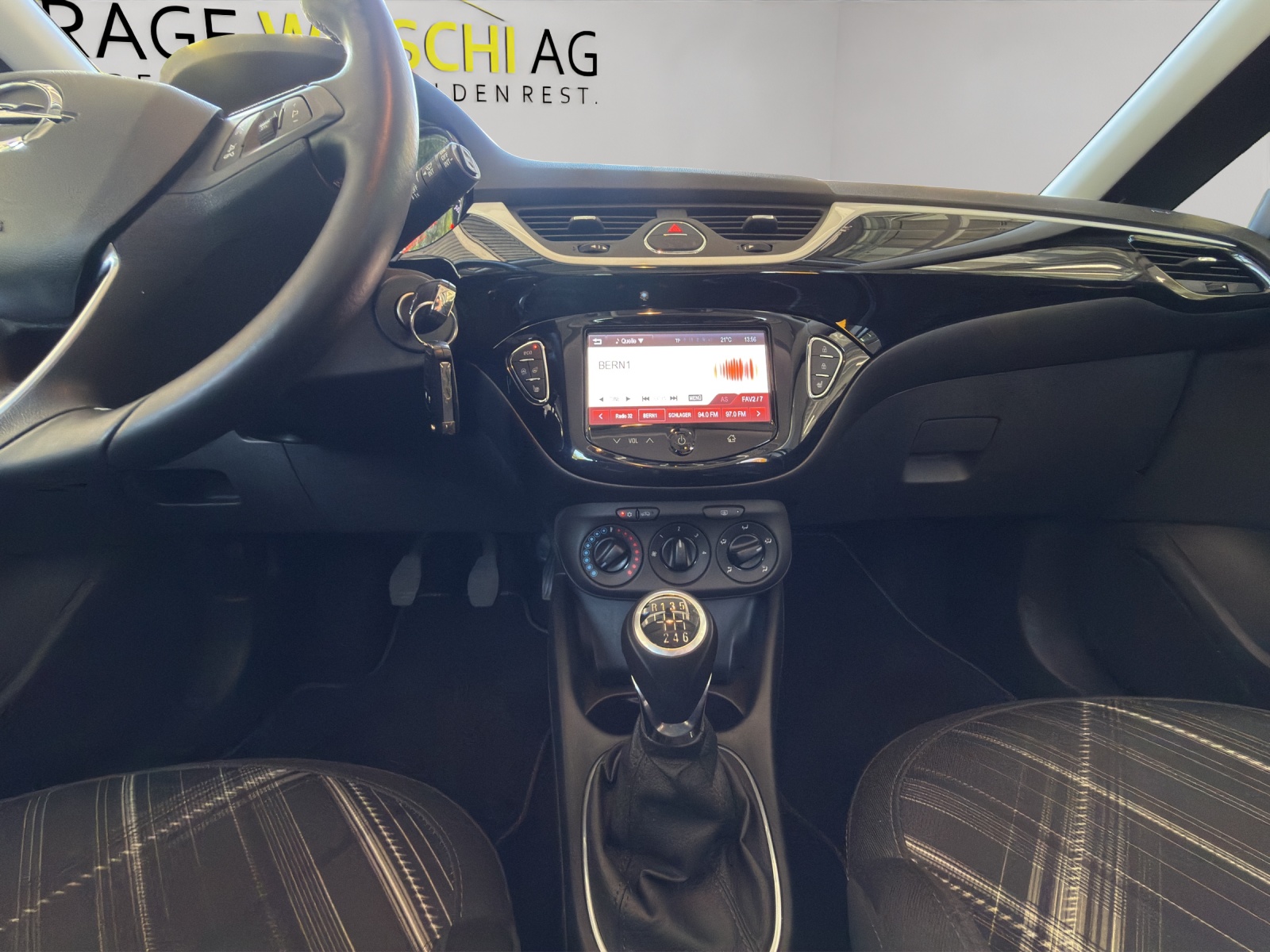 OPEL Corsa E 1.4 Turbo Color Edition-image-19