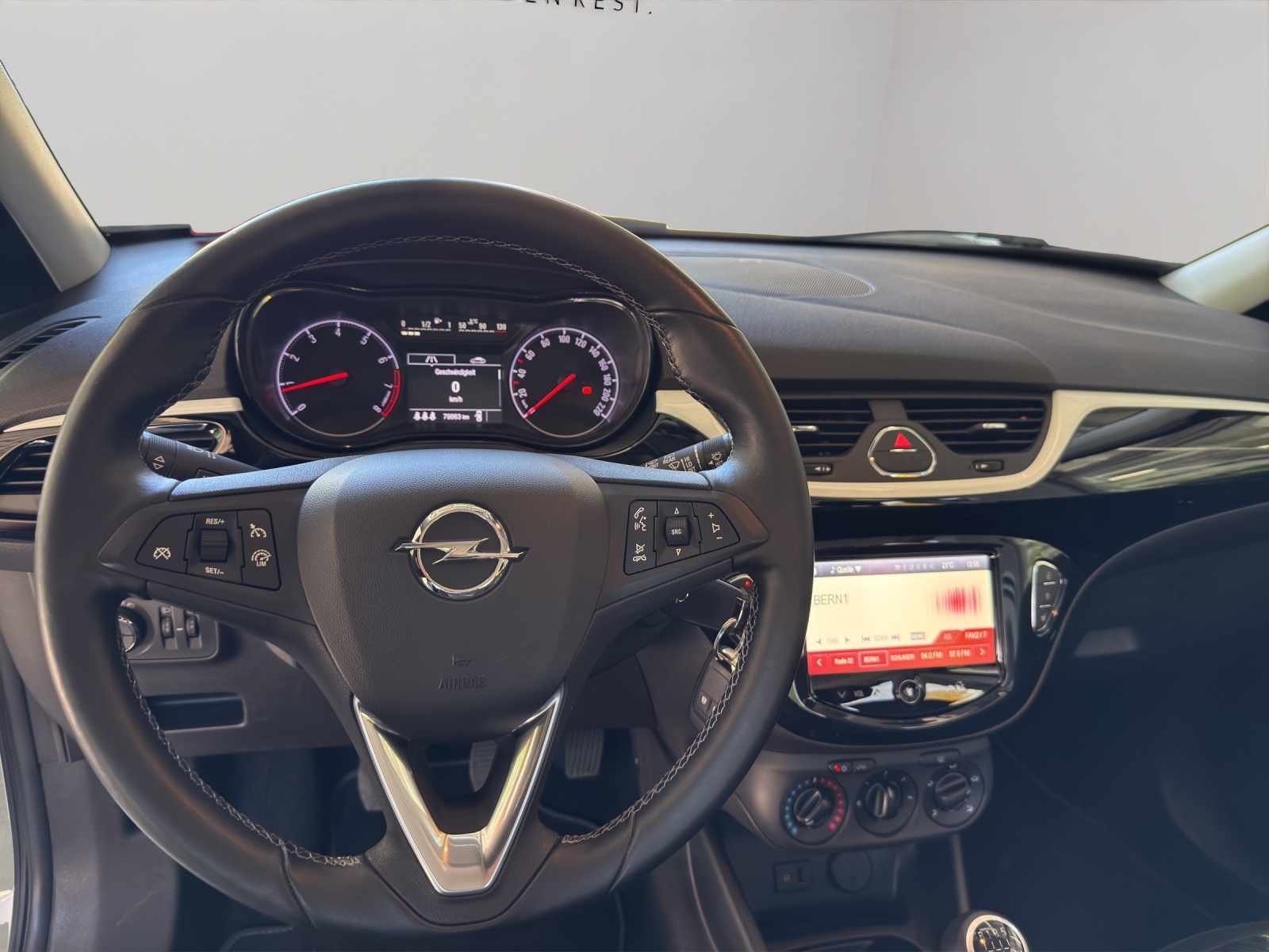OPEL Corsa E 1.4 Turbo Color Edition-image-14