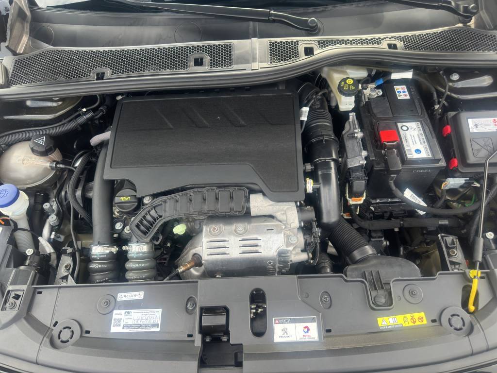 PEUGEOT 208 1.2 PureTech Allure Pack EAT8-image-15