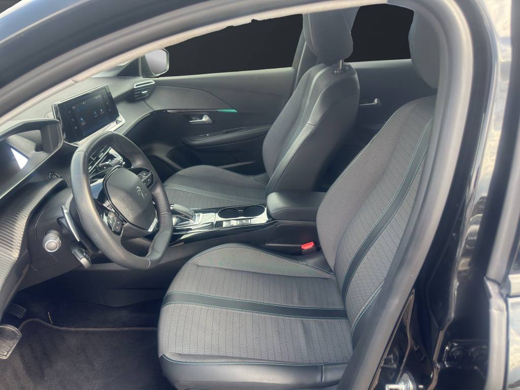 PEUGEOT 208 1.2 PureTech Allure Pack EAT8-image-7