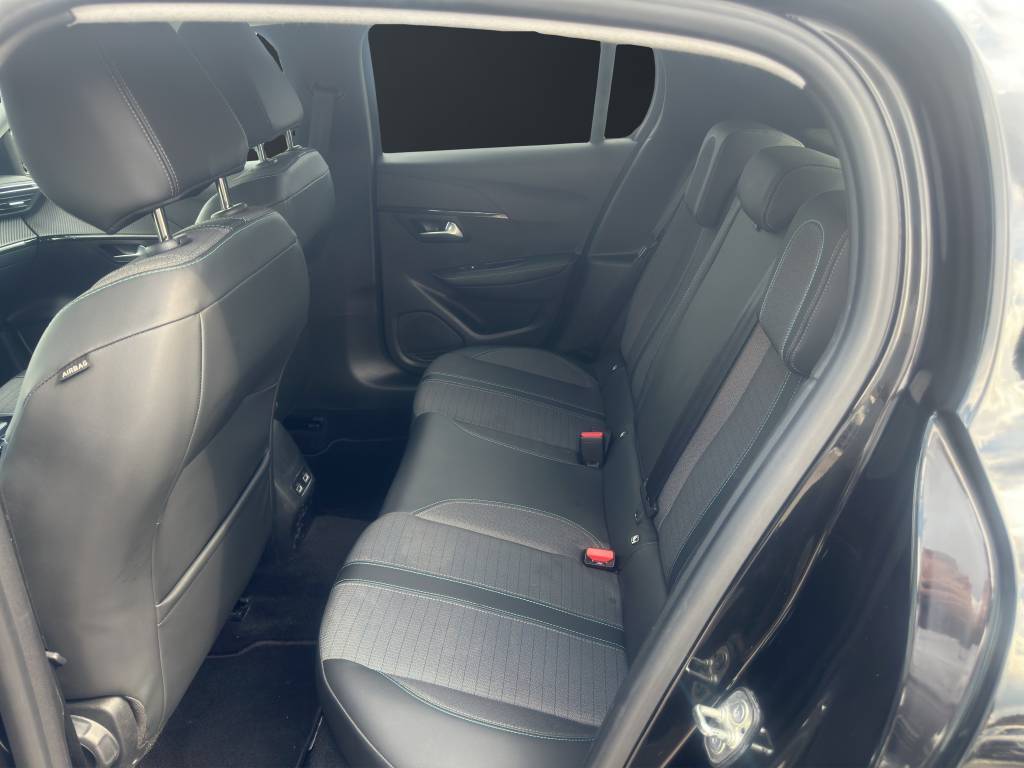 PEUGEOT 208 1.2 PureTech Allure Pack EAT8-image-8