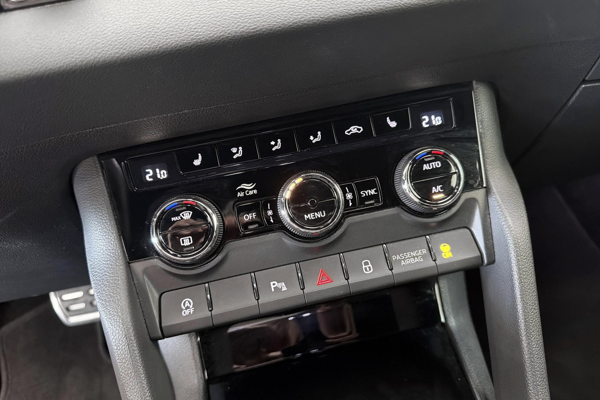 SKODA Karoq 2.0 TSI SportLine 4x4 DSG-image-13