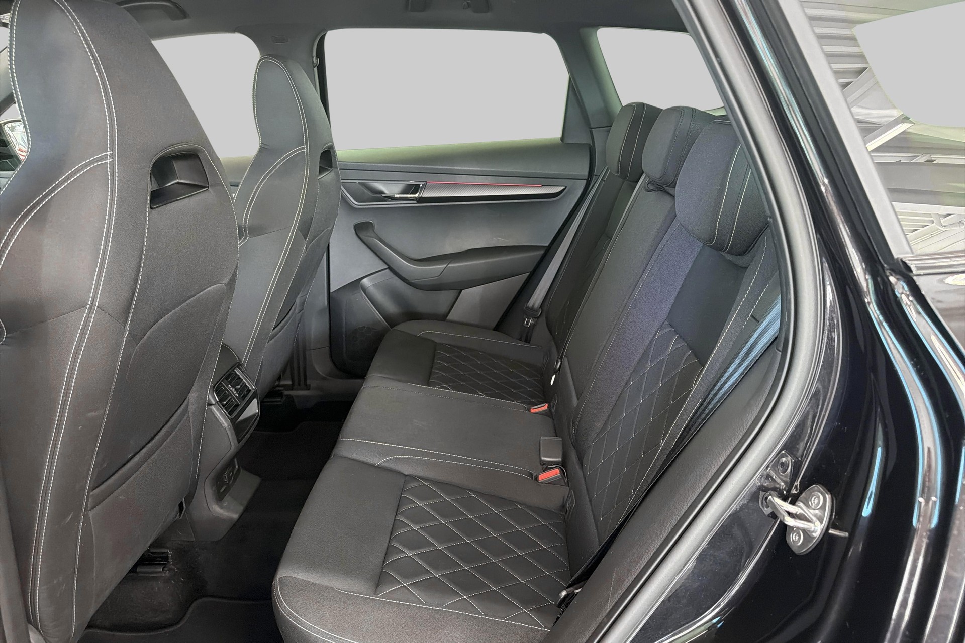 SKODA Karoq 2.0 TSI SportLine 4x4 DSG-image-15
