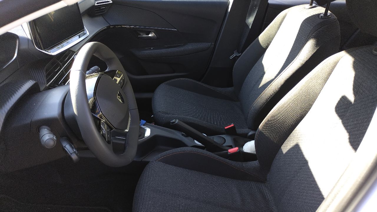 PEUGEOT 1.2 PureTech 100 Style-image-3
