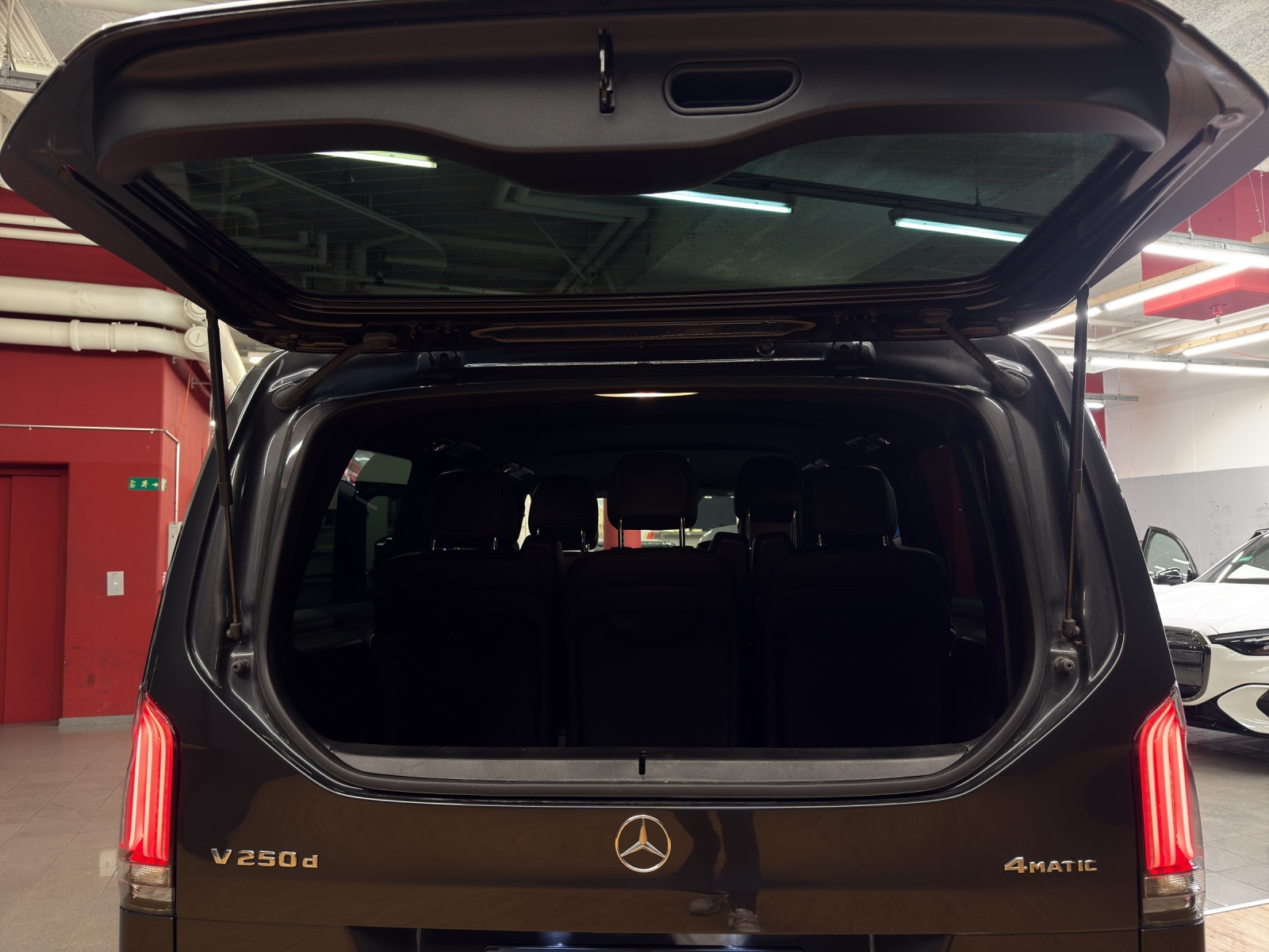 MERCEDES-BENZ V 250 d 4M - Lang / 4x4 / DISTRONIC / 360 Grad Kamera / AHK / 7 Sitze-image-15