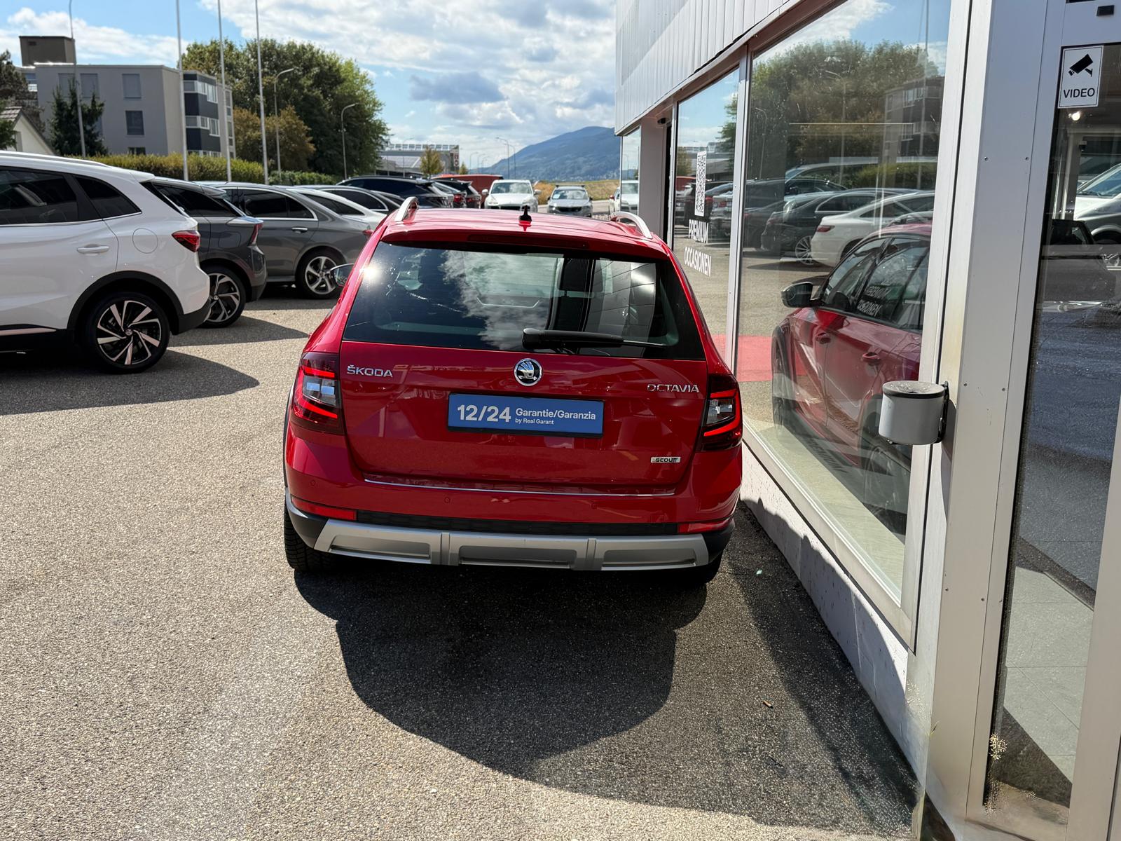 SKODA Octavia Combi 2.0 TDI Scout 4x4 DSG-image-3