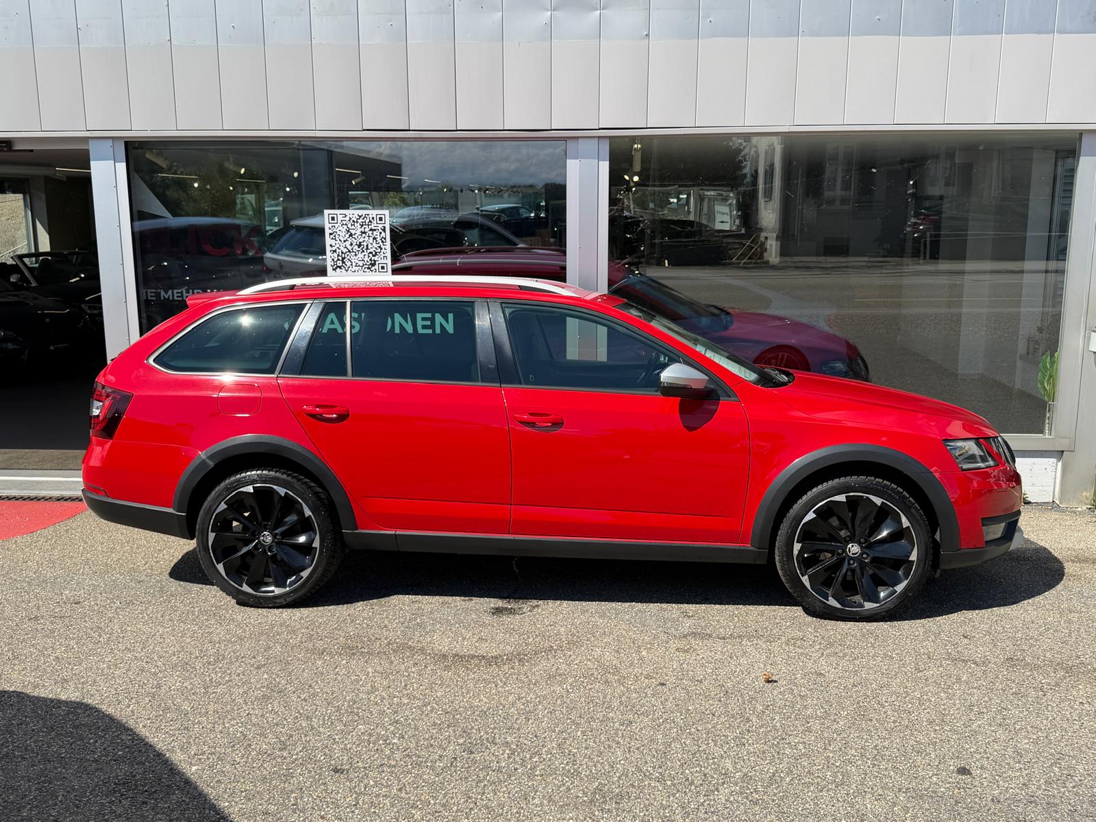 SKODA Octavia Combi 2.0 TDI Scout 4x4 DSG-image-4