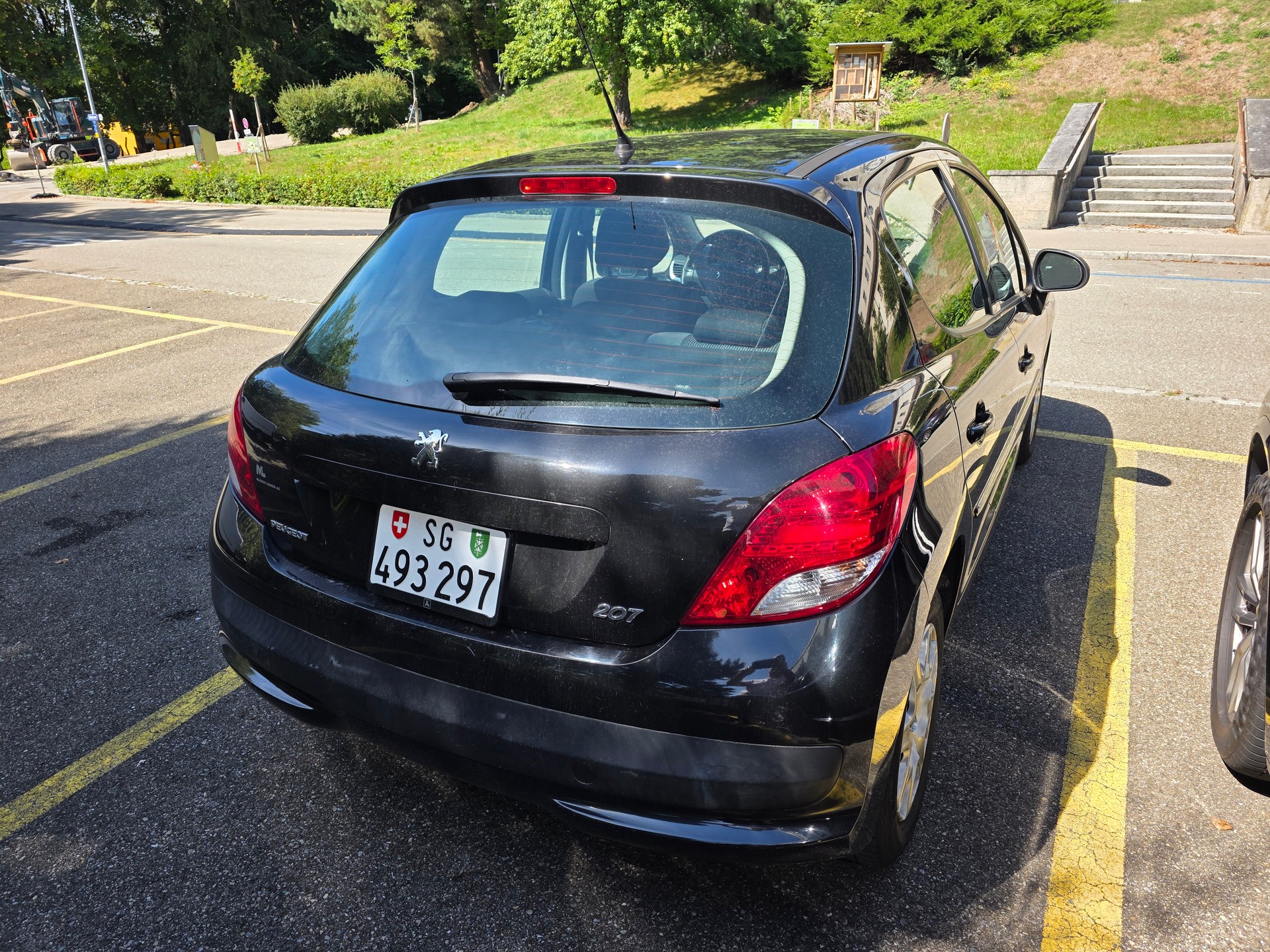 PEUGEOT 207 1.4 16V Swiss Edition-image-3