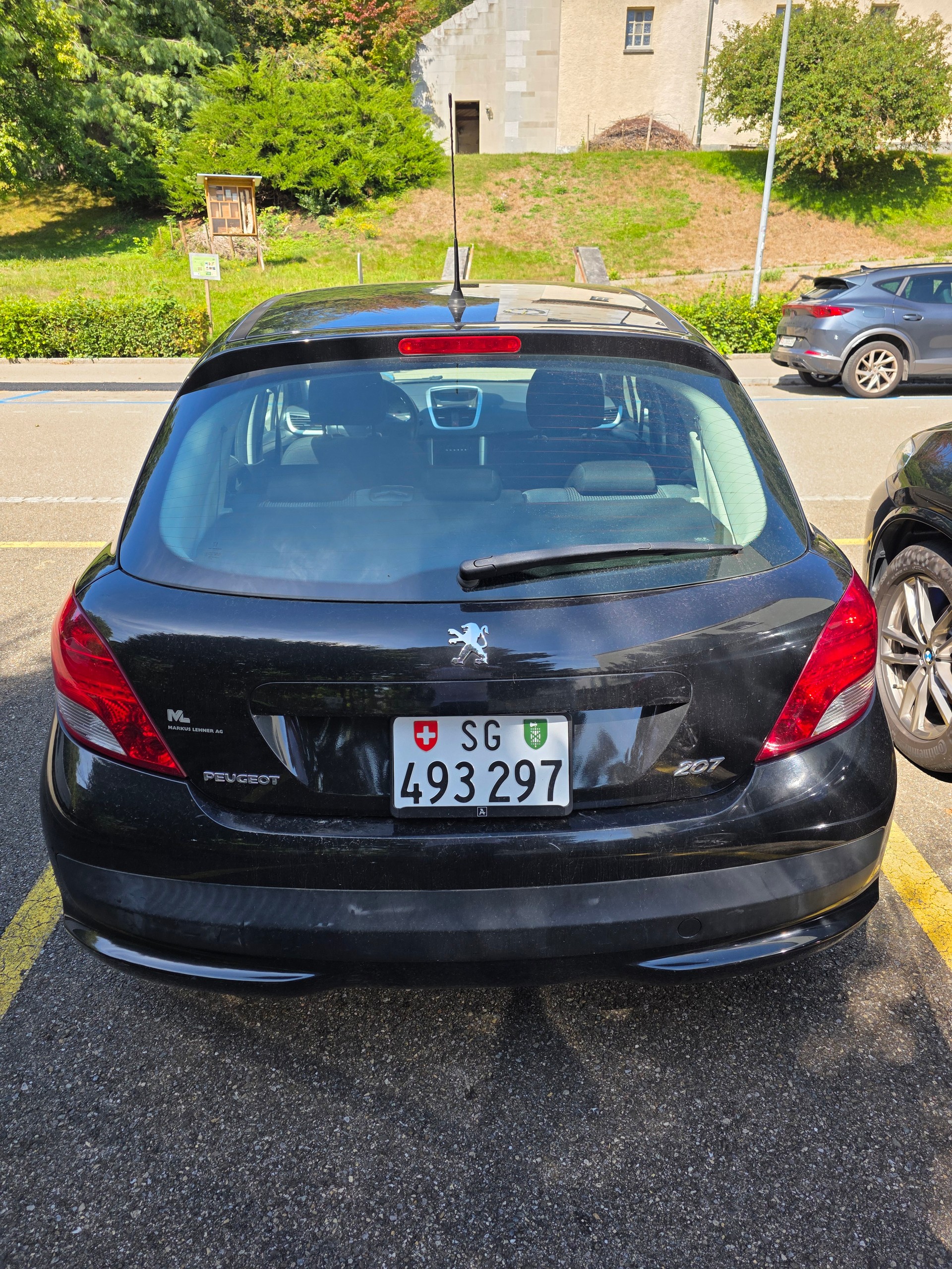 PEUGEOT 207 1.4 16V Swiss Edition-image-2