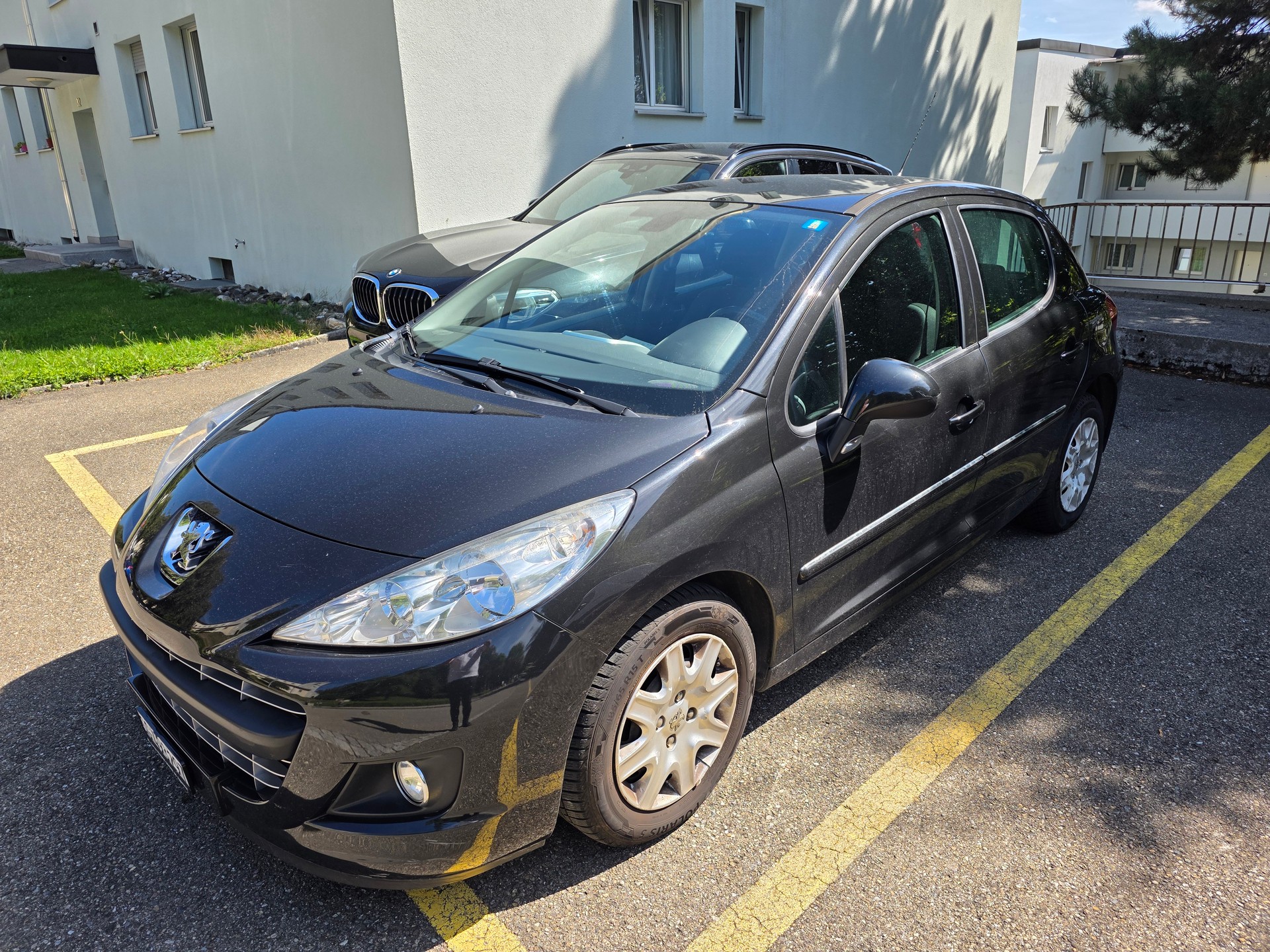 PEUGEOT 207 1.4 16V Swiss Edition-image-4