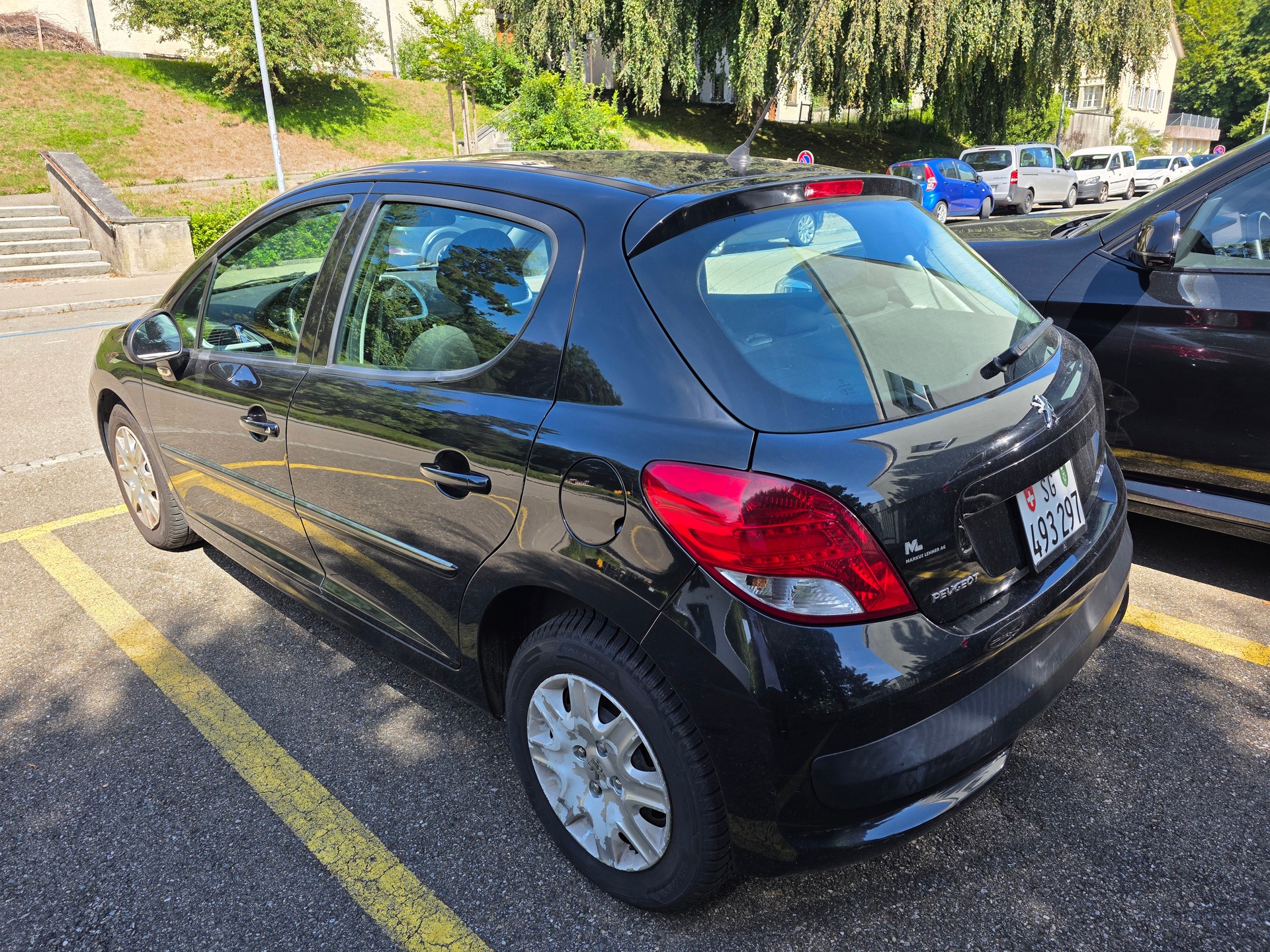 PEUGEOT 207 1.4 16V Swiss Edition-image-0