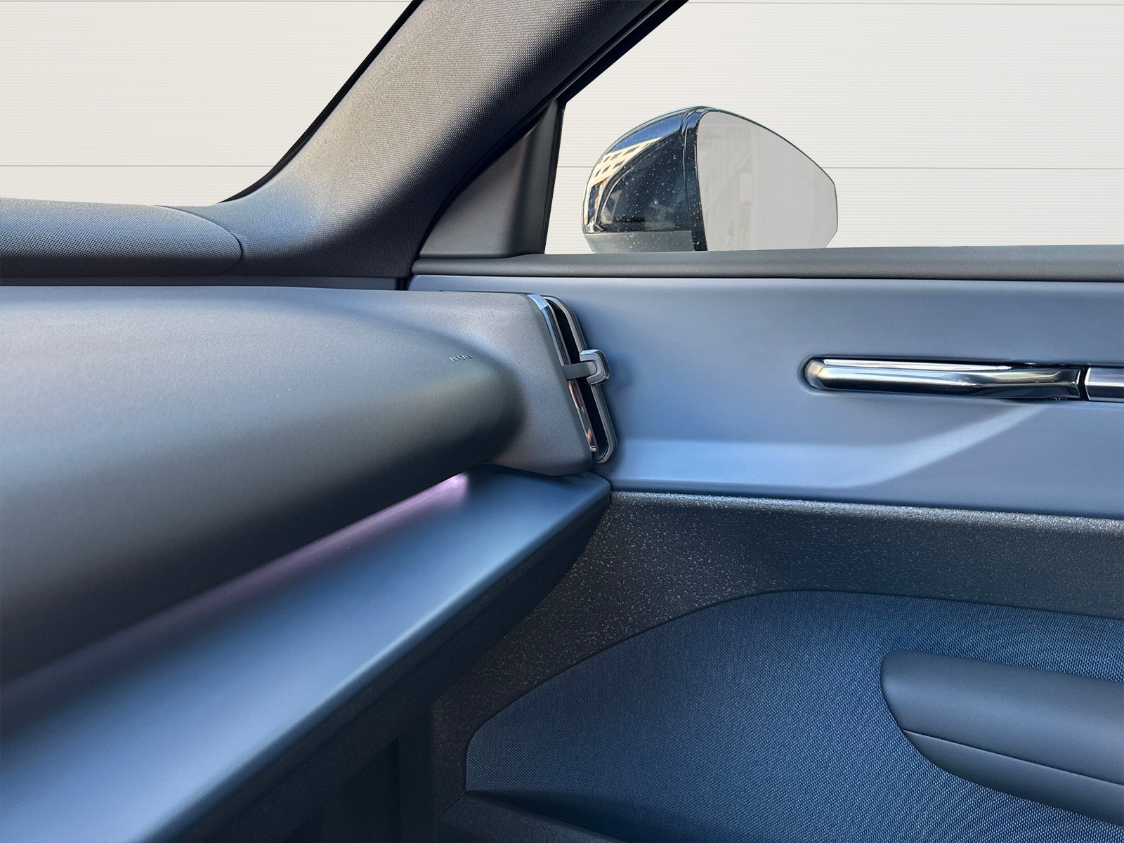 VOLVO EX30 E60 Plus Swiss Black Edition-image-17