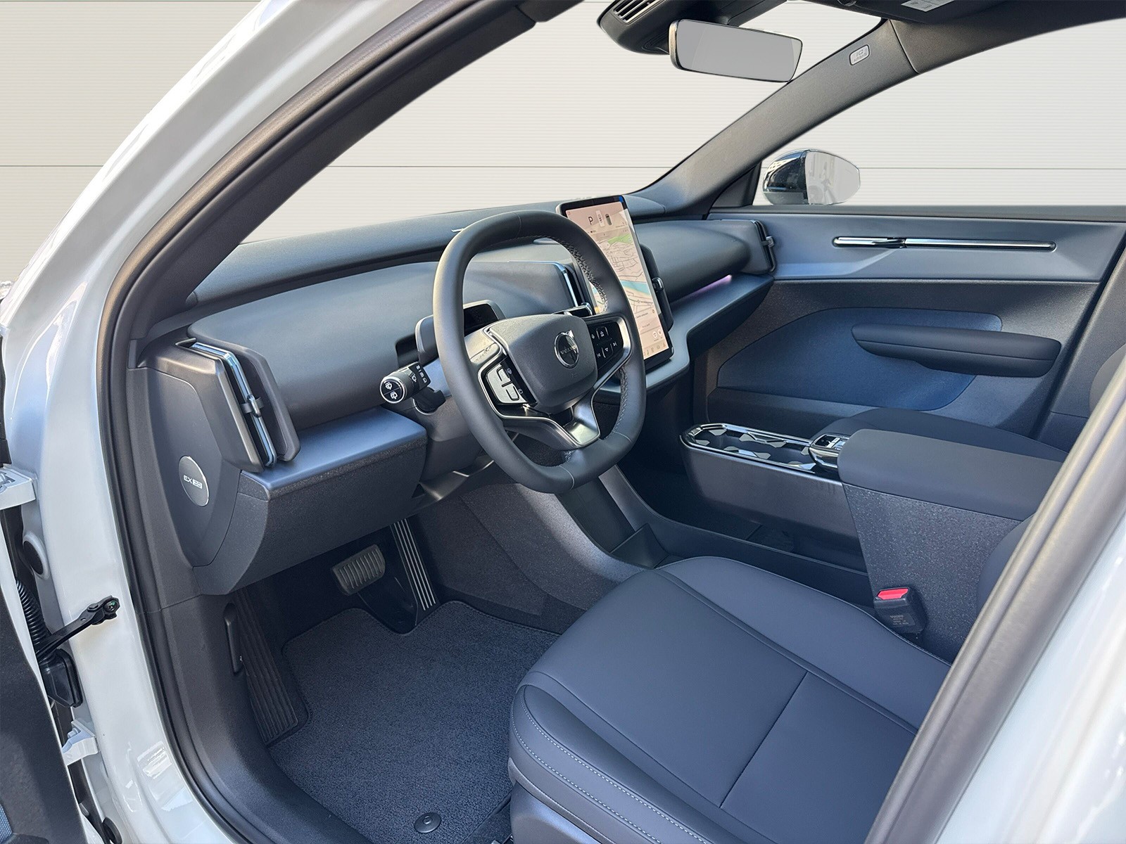 VOLVO EX30 E60 Plus Swiss Black Edition-image-7
