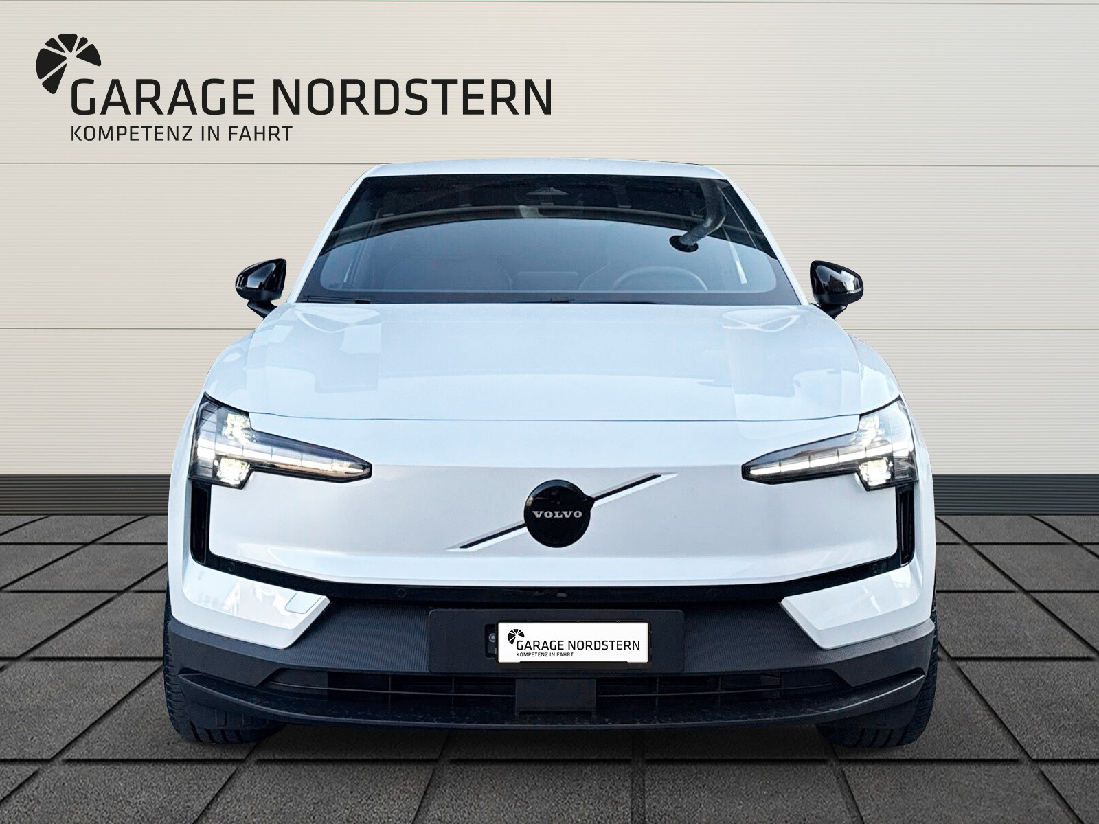 VOLVO EX30 E60 Plus Swiss Black Edition-image-4