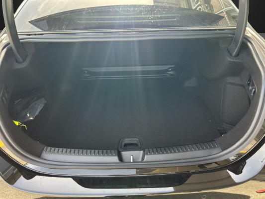 MERCEDES-BENZ E 220 d 4Matic-image-10
