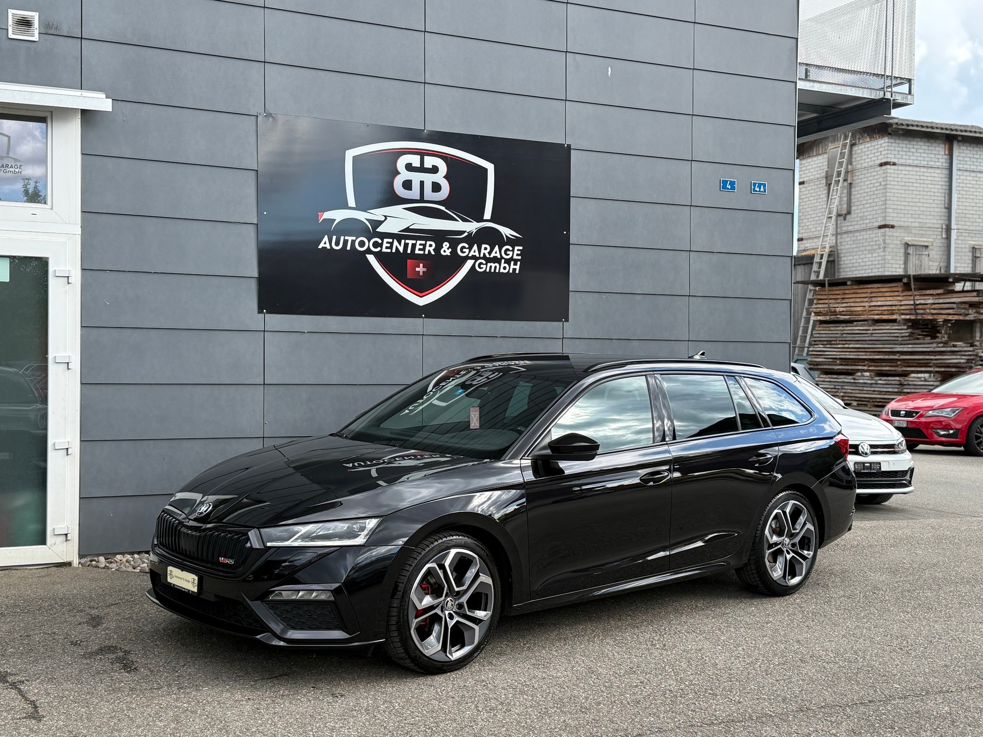 SKODA Octavia Combi 2.0 TDI DSG RS 4x4 °° 5 Jahre / 100'000 KM Skoda Garantie °°-image-2