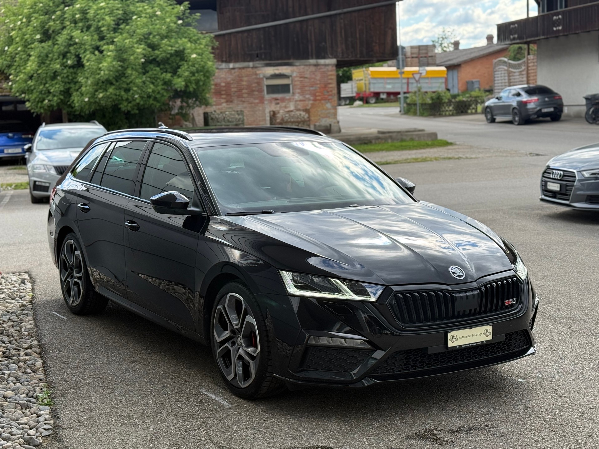 SKODA Octavia Combi 2.0 TDI DSG RS 4x4 °° 5 Jahre / 100'000 KM Skoda Garantie °°-image-9