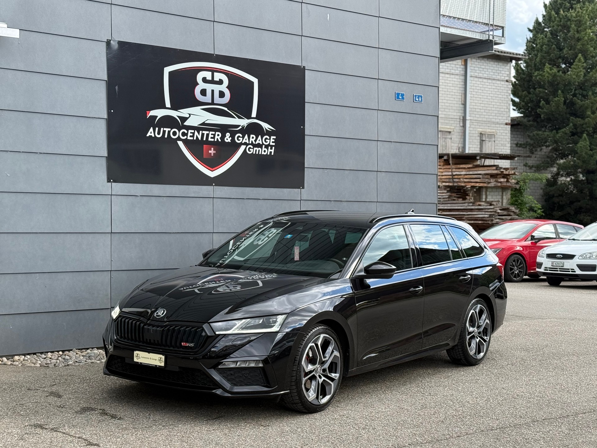 SKODA Octavia Combi 2.0 TDI DSG RS 4x4 °° 5 Jahre / 100'000 KM Skoda Garantie °°-image-1