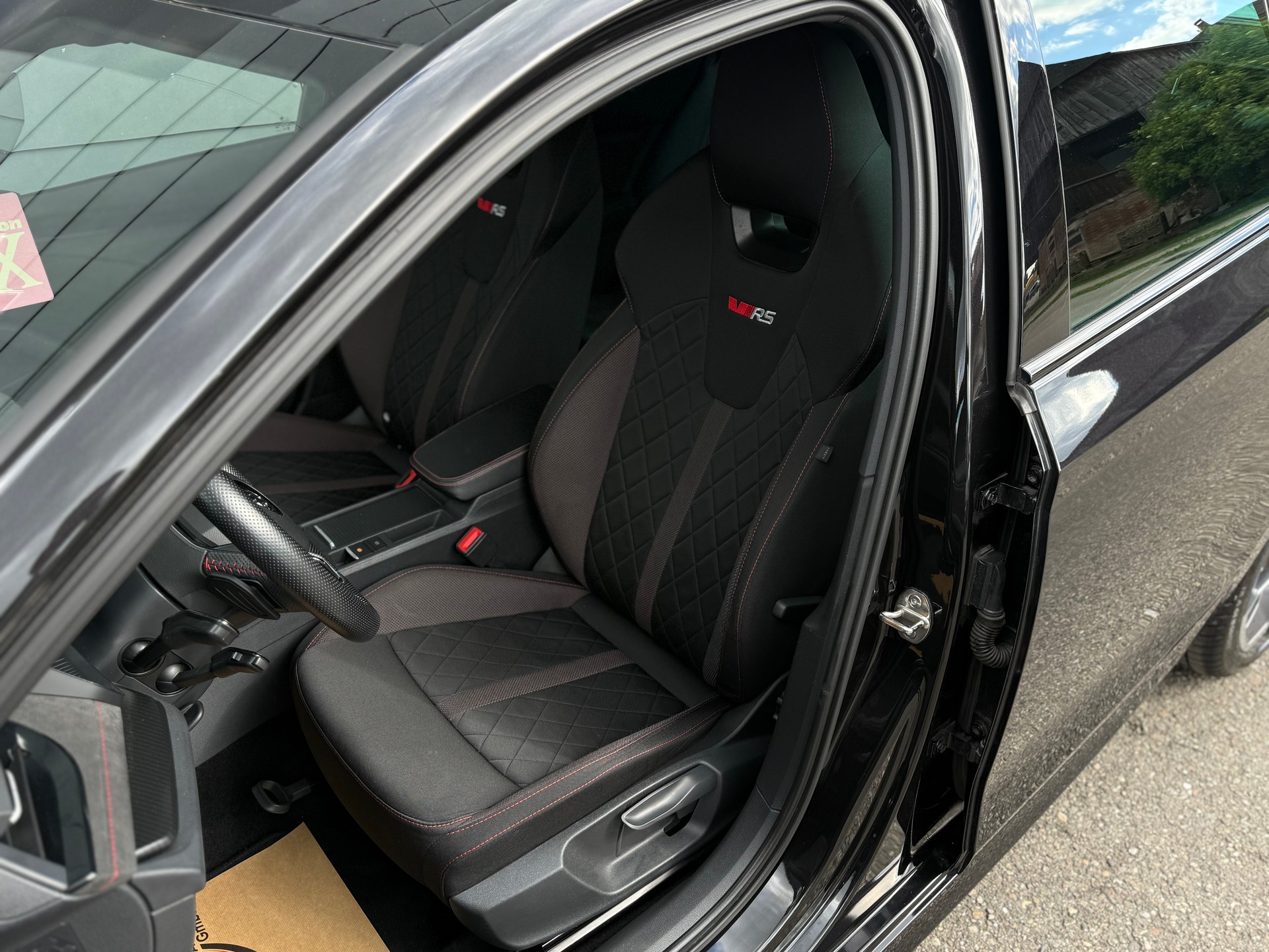 SKODA Octavia Combi 2.0 TDI DSG RS 4x4 °° 5 Jahre / 100'000 KM Skoda Garantie °°-image-11