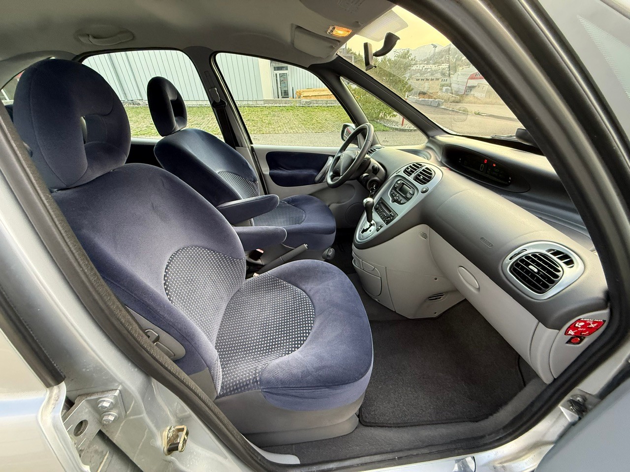 CITROEN Xsara Picasso 2.0i 16V SX Automatic-image-11