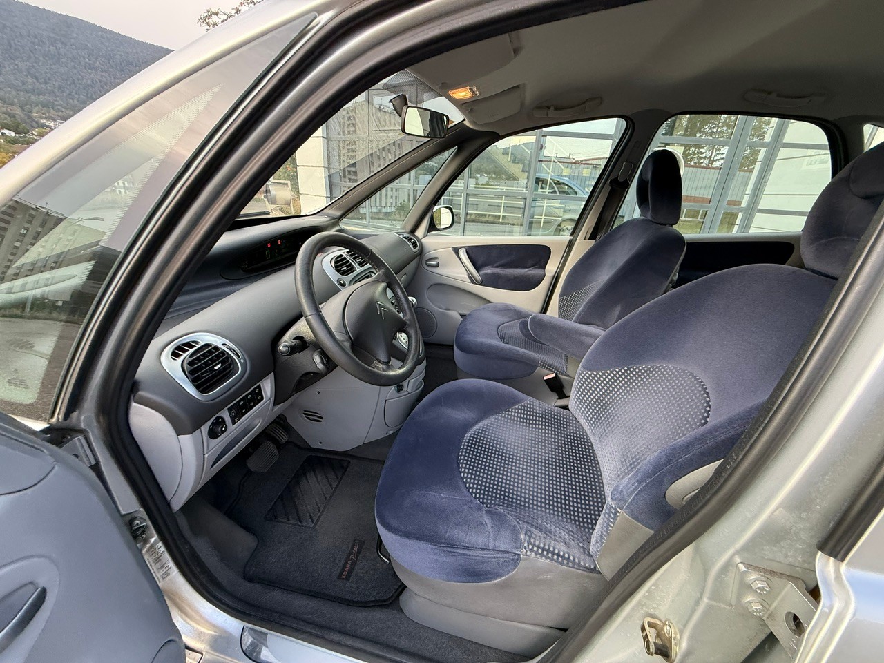 CITROEN Xsara Picasso 2.0i 16V SX Automatic-image-13