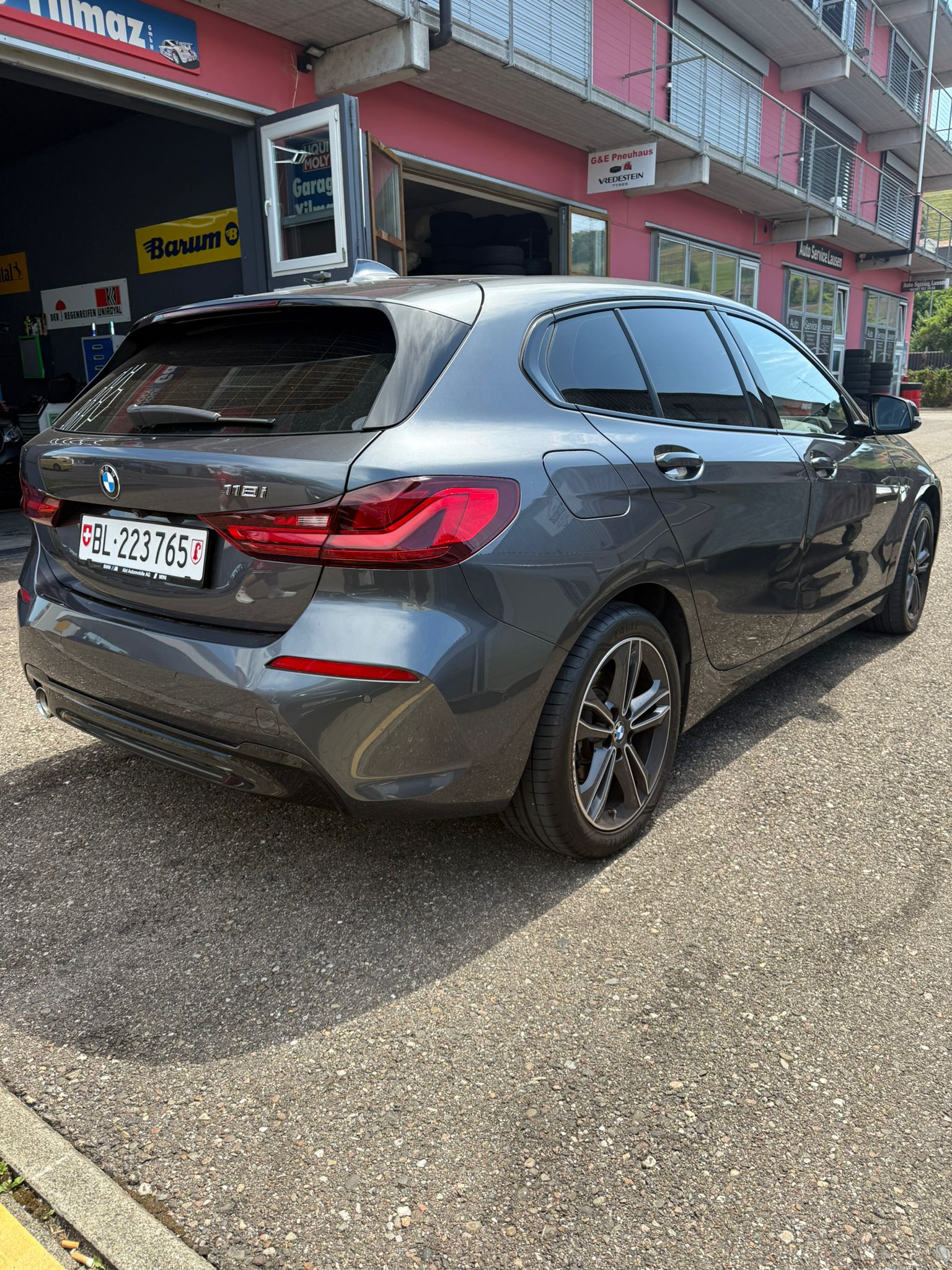BMW BMW 118i Sport Line Steptronic-image-2
