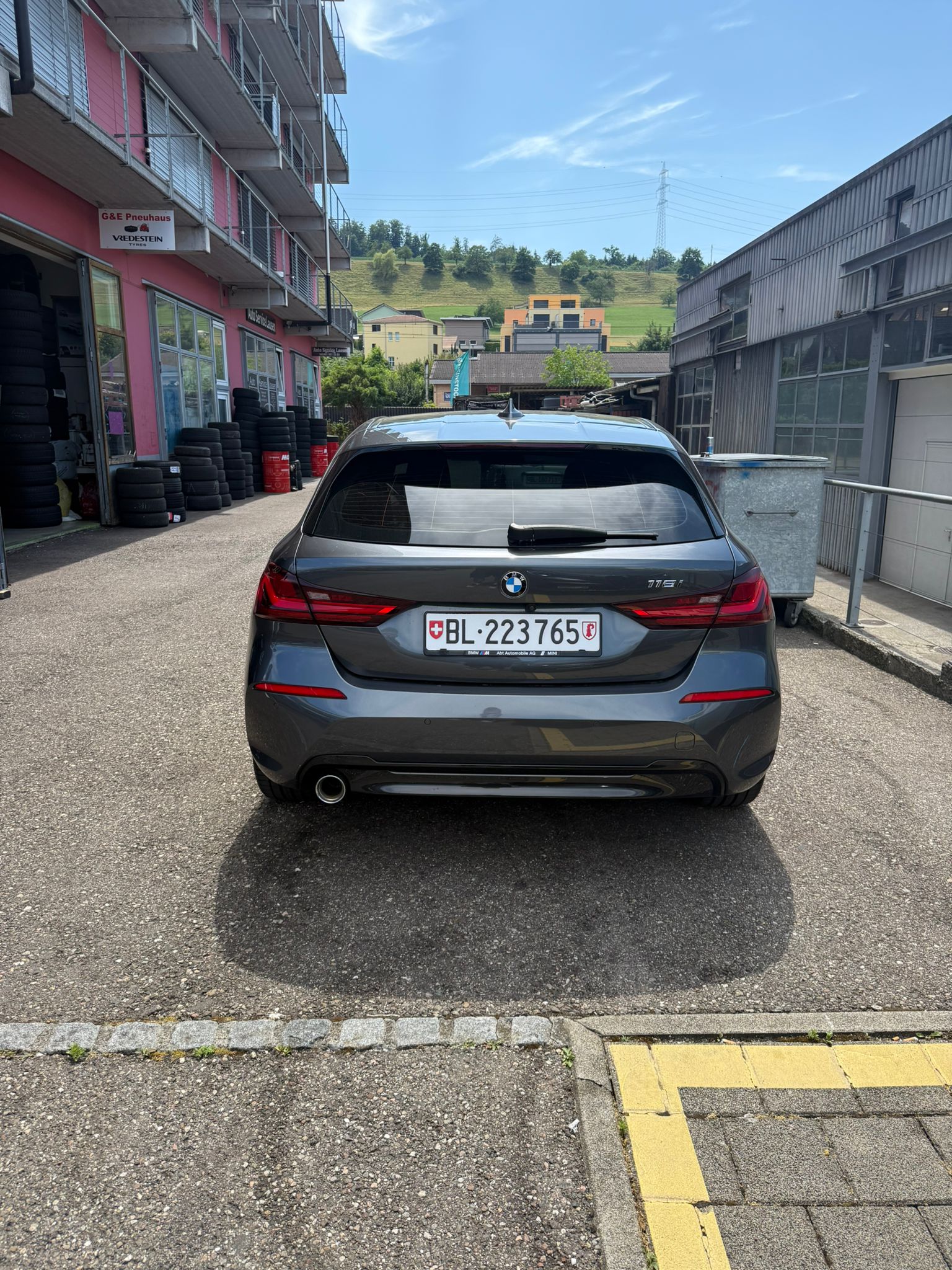 BMW BMW 118i Sport Line Steptronic-image-3