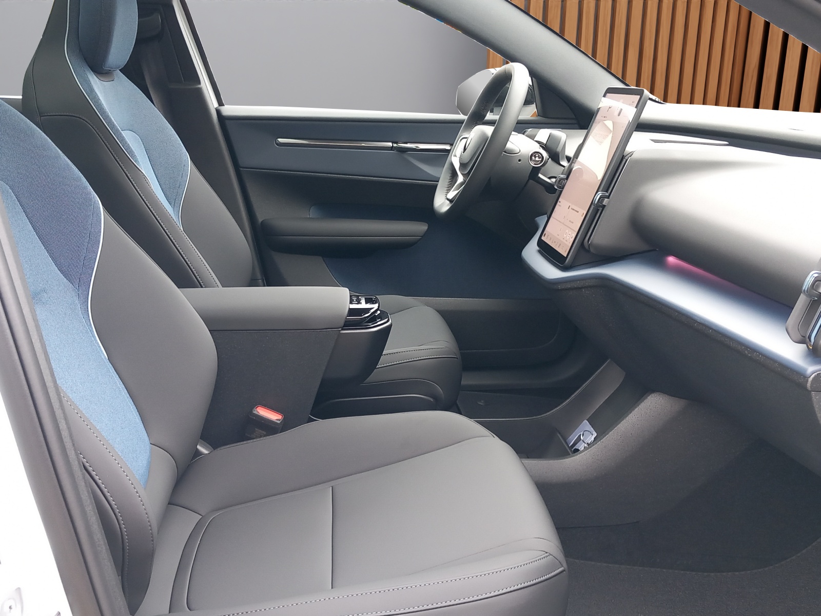 VOLVO EX30 E60 Twin Ultra Performance Sw. Black Ed. AWD-image-11