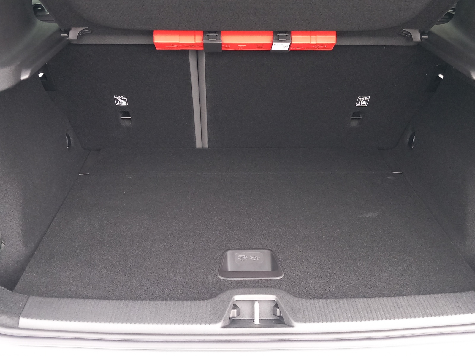 VOLVO EX30 E60 Twin Ultra Performance Sw. Black Ed. AWD-image-18