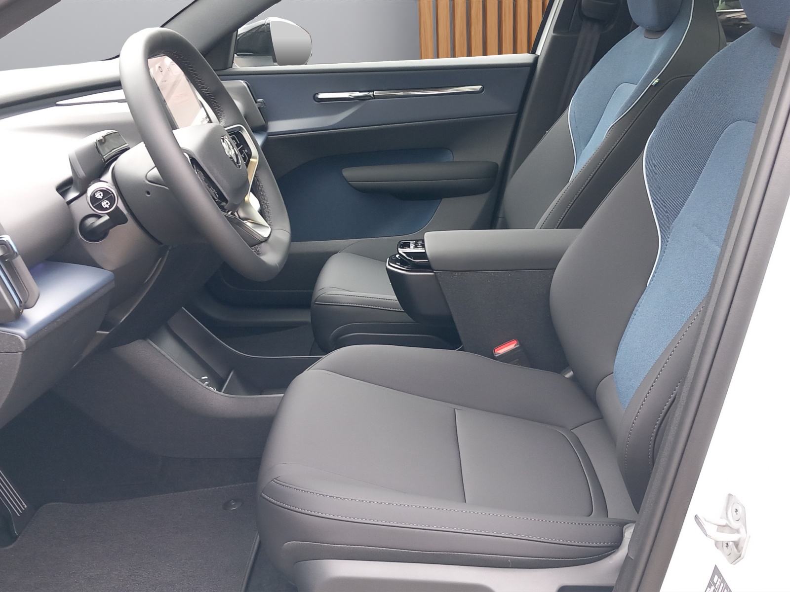 VOLVO EX30 E60 Twin Ultra Performance Sw. Black Ed. AWD-image-9
